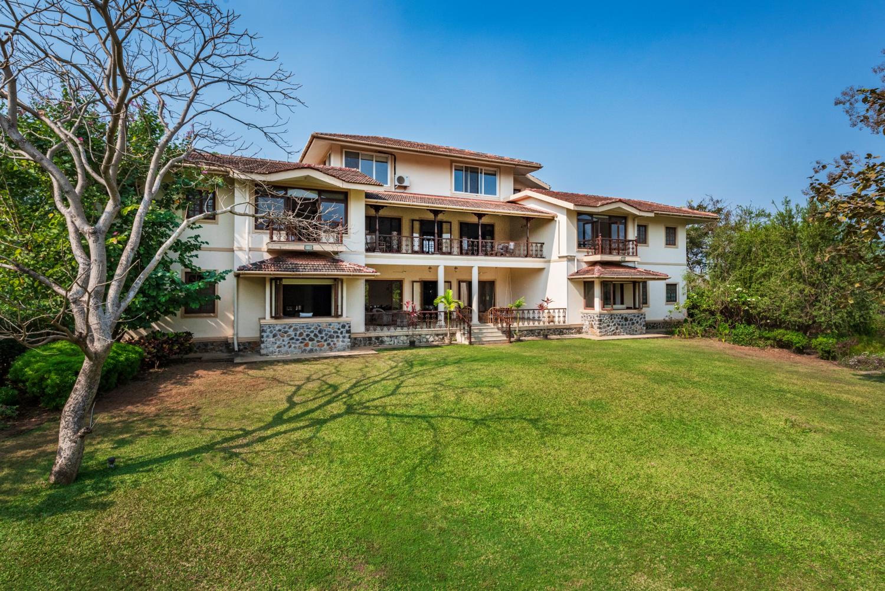 Villa photo 2