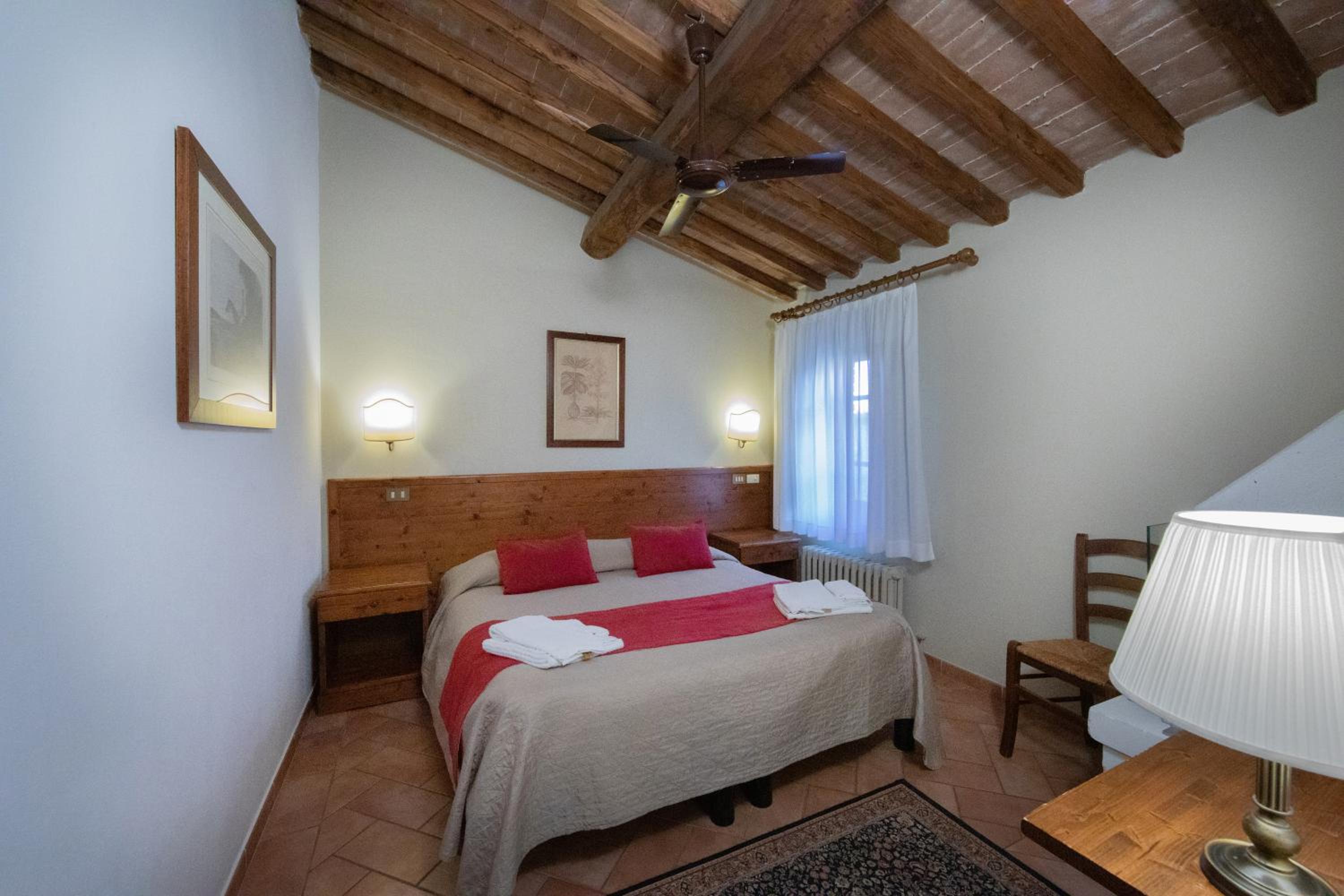 One-Bedroom Apartment - Photo 3