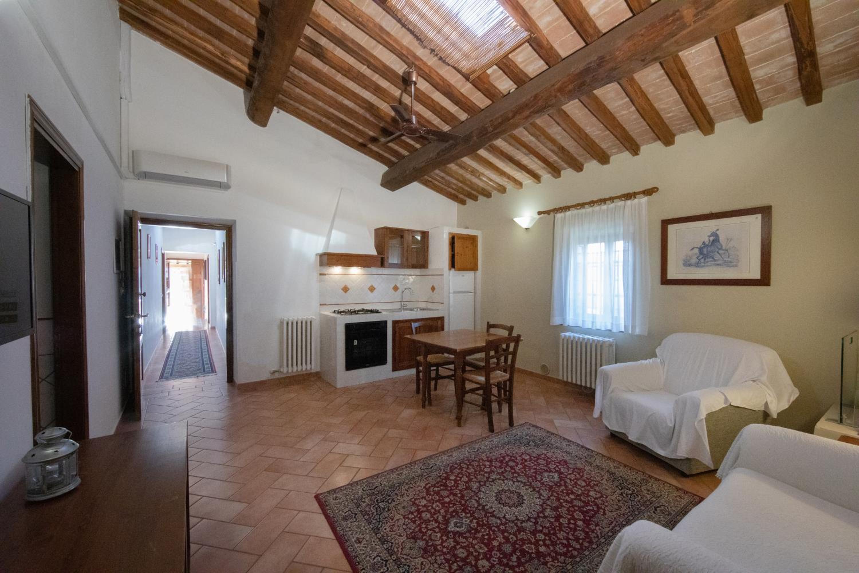 One-Bedroom Apartment - Photo 2
