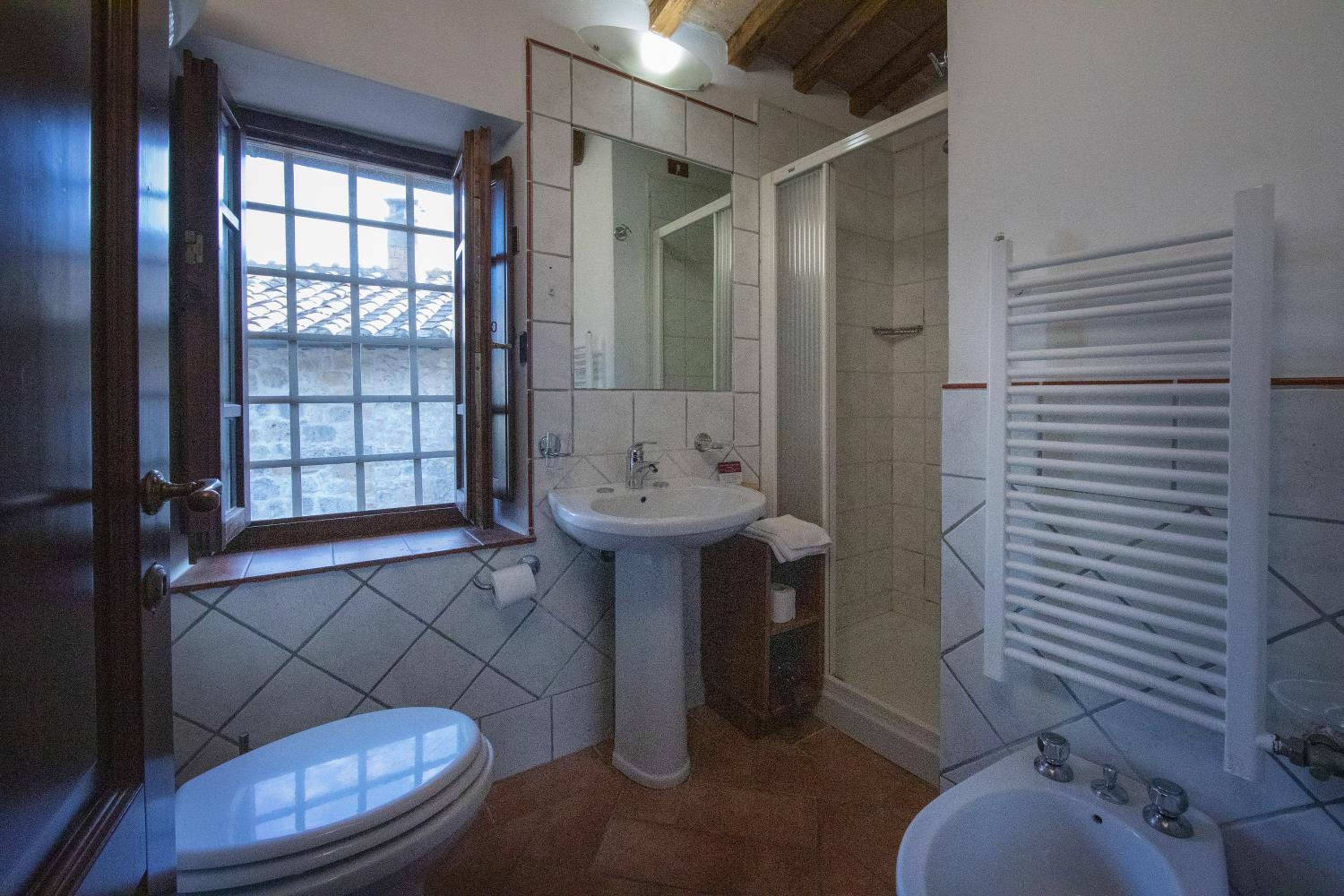 One-Bedroom Apartment - Photo 11