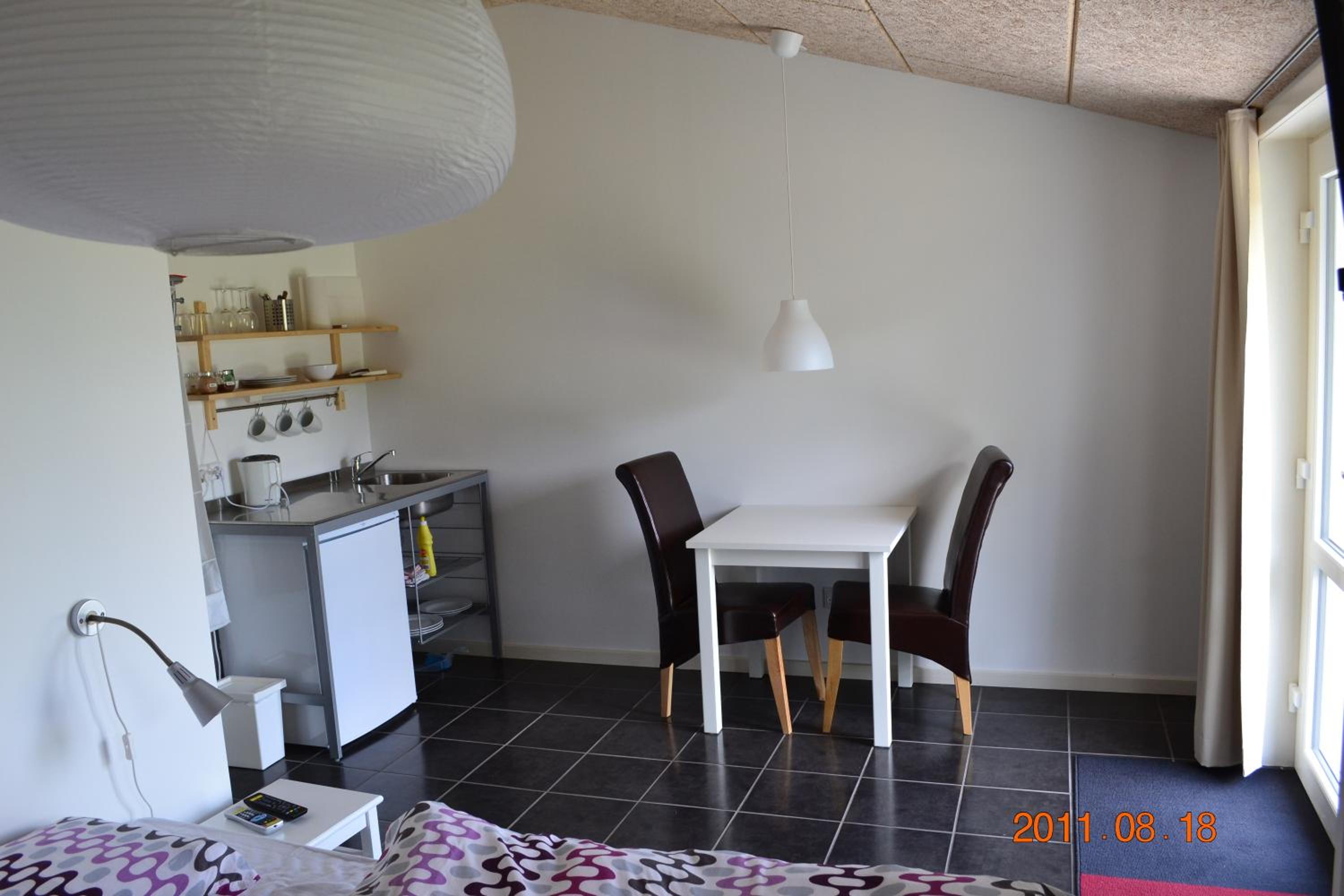 Deluxe Double Room with Shower - Photo 9