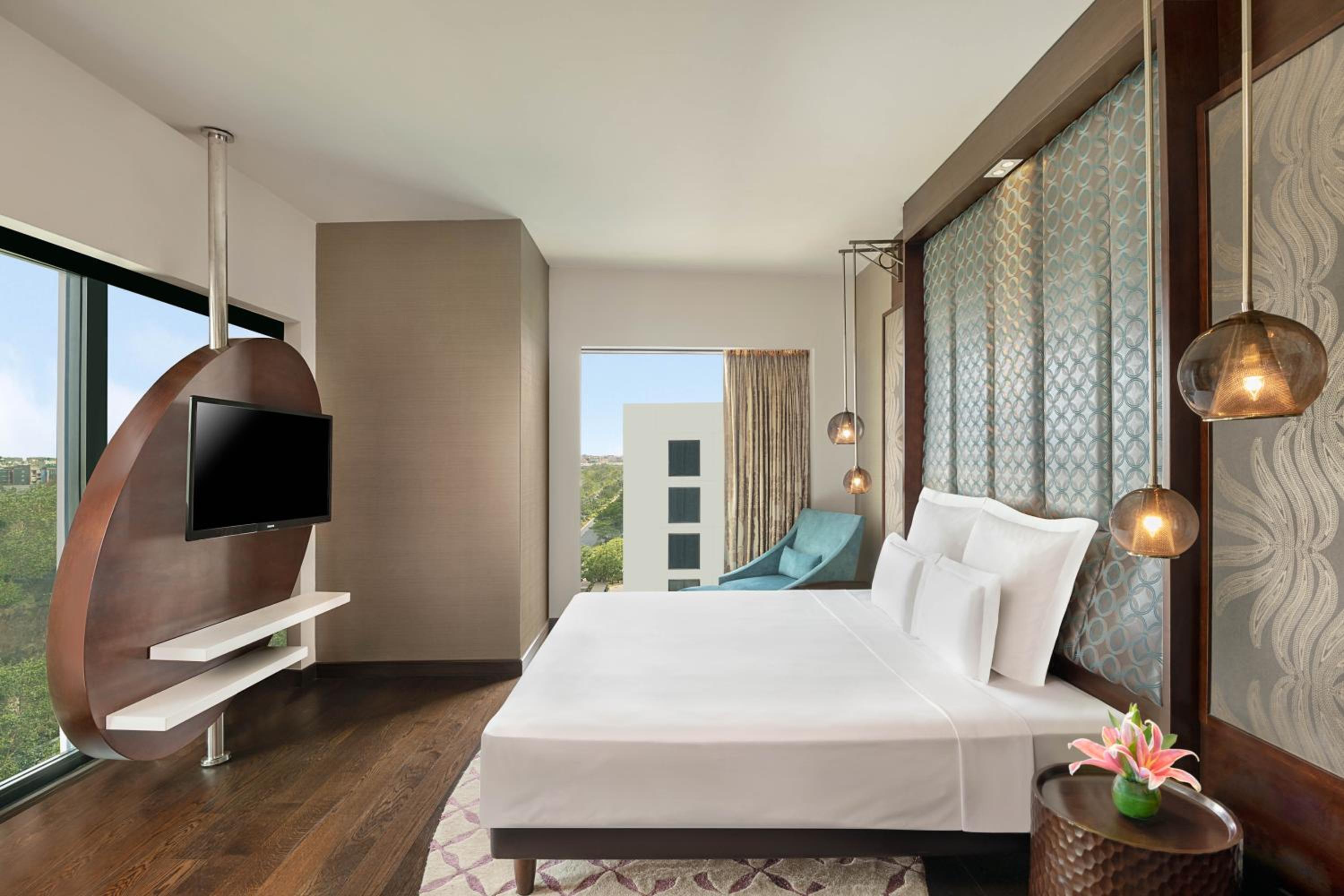 Superior King Room with Bathtub thumbnail 6