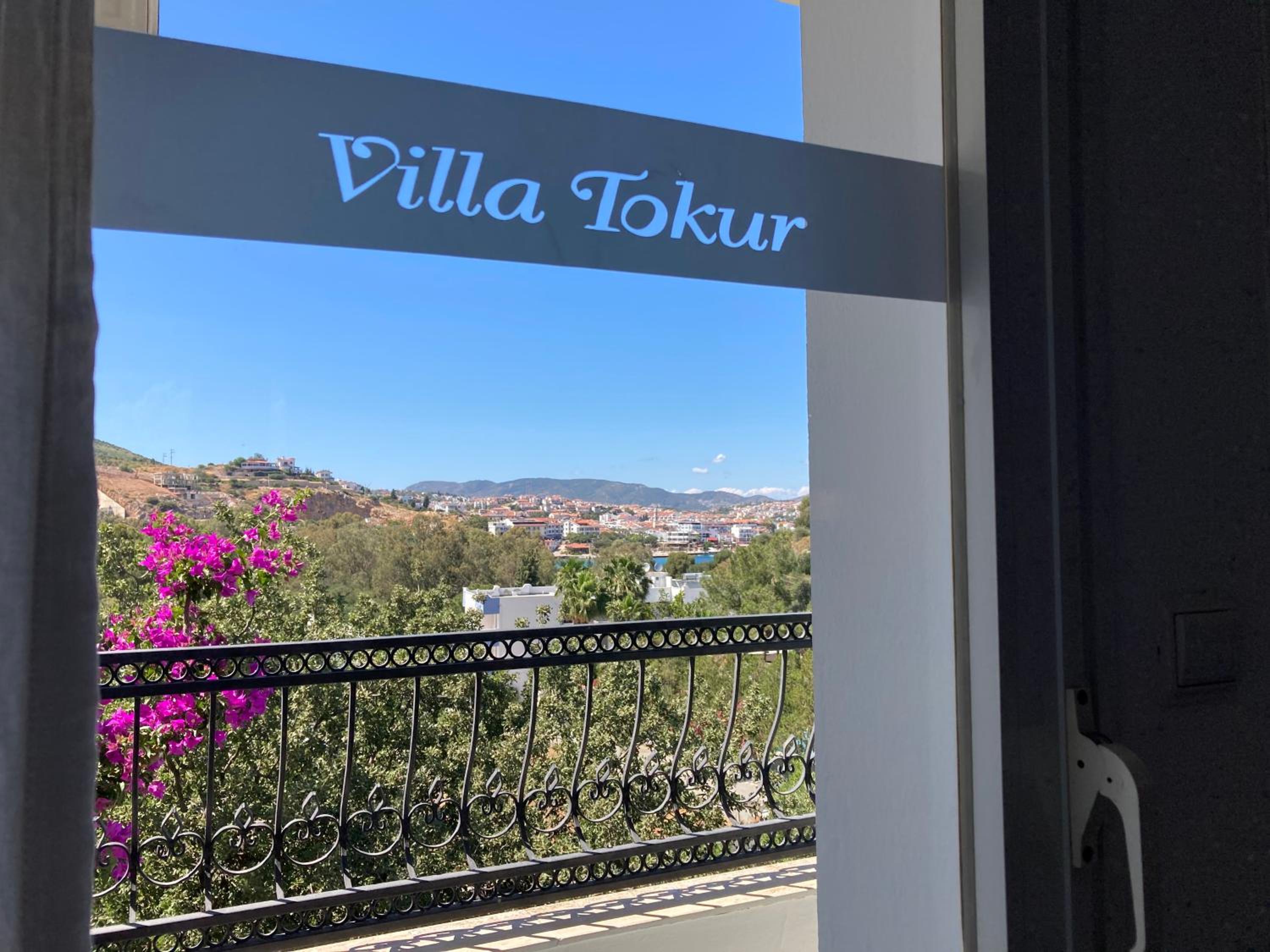 Double Room with Balcony (2 Adults + 1 Child) photo 3