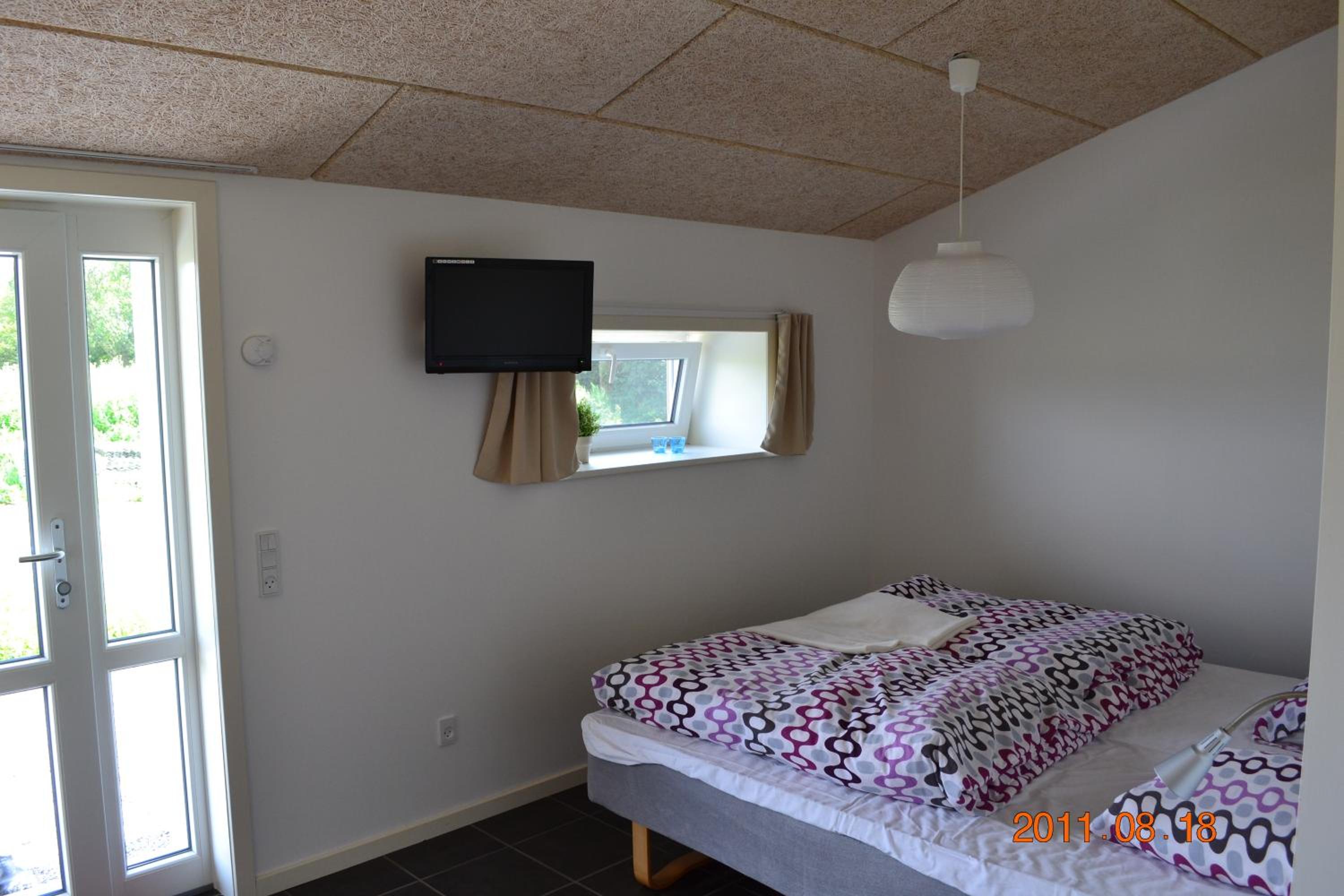 Deluxe Double Room with Shower - Photo 4