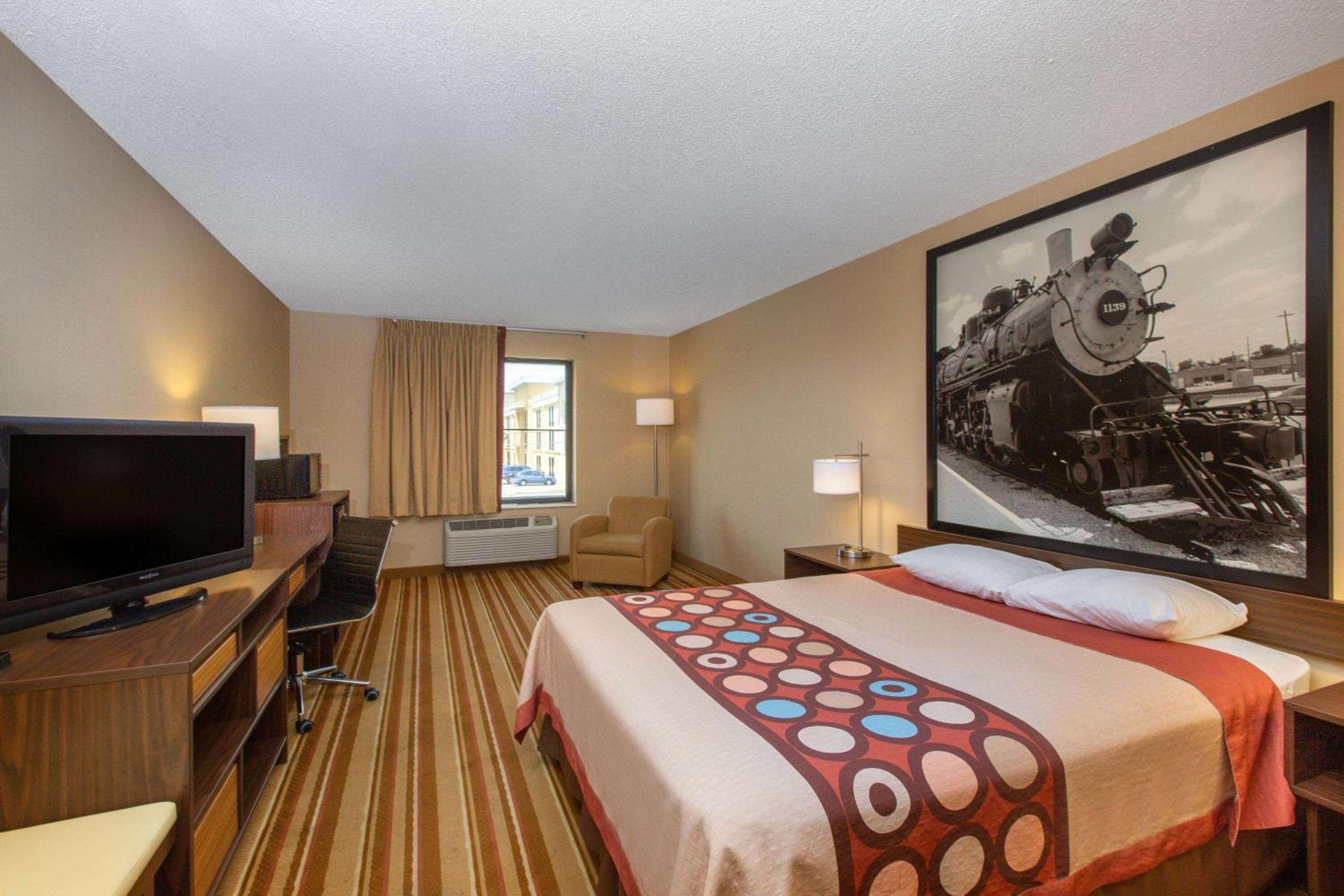 Queen Room - Second Floor/Non-Smoking - Photo 5