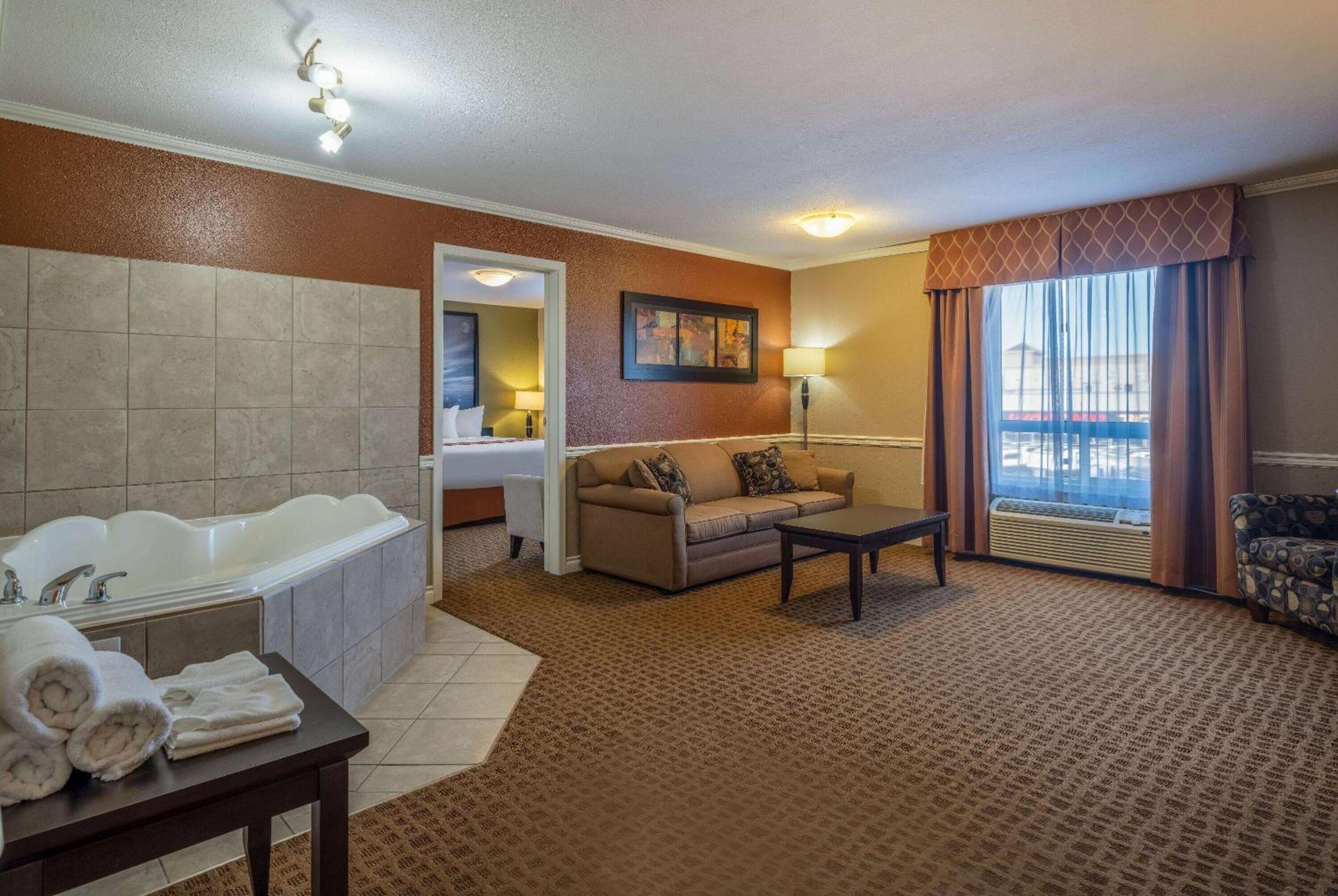 King Suite with Spa Bath- Non-Smoking - Photo 1
