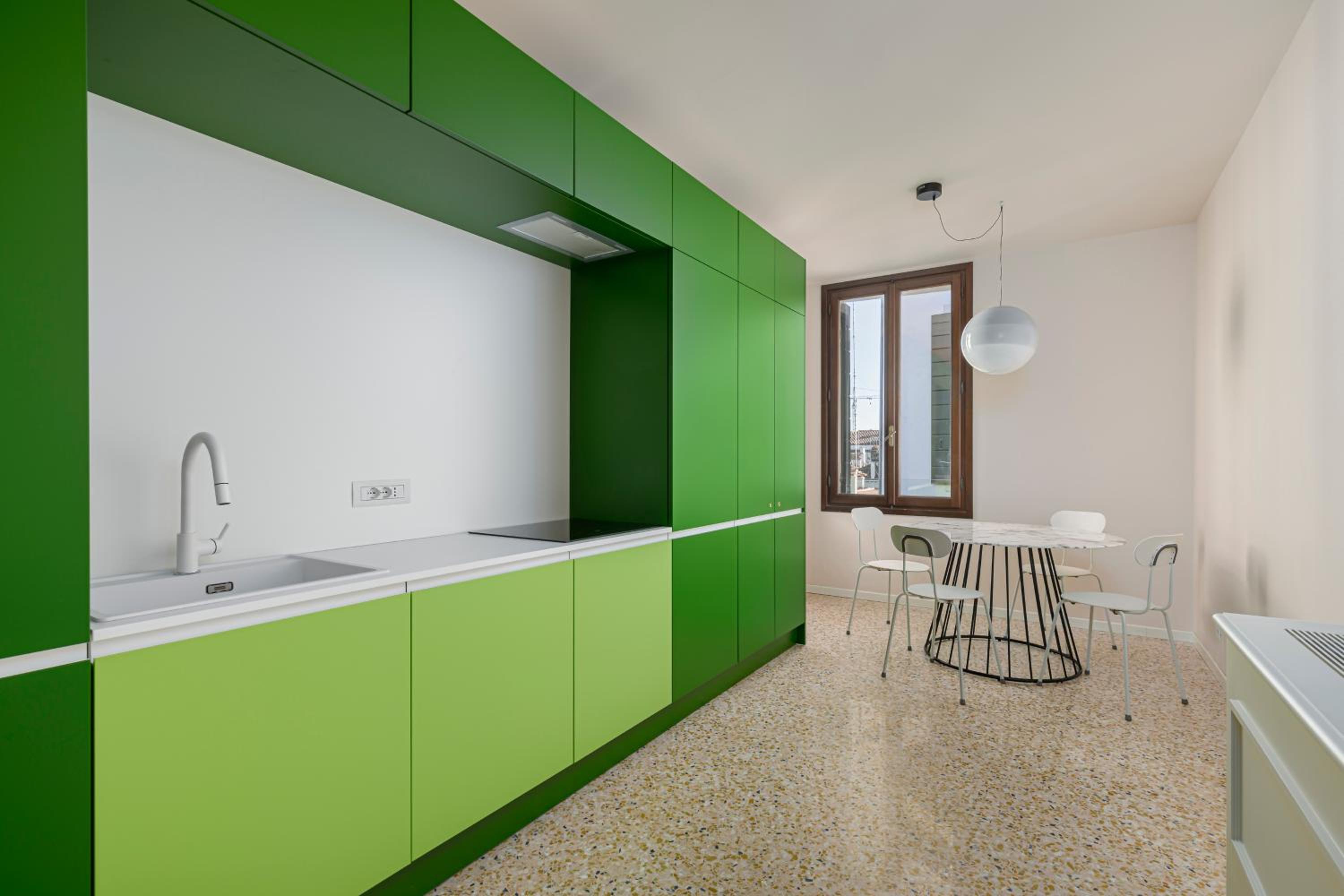 Three-Bedroom Duplex Apartment with Canal View - Girasole photo 2