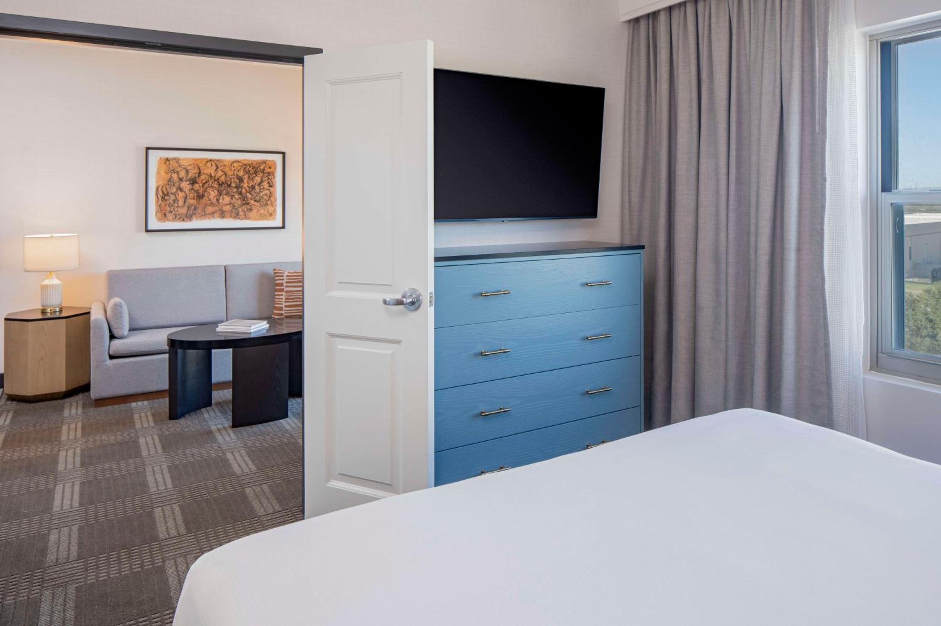 One-Bedroom King Suite with Balcony - Photo 1