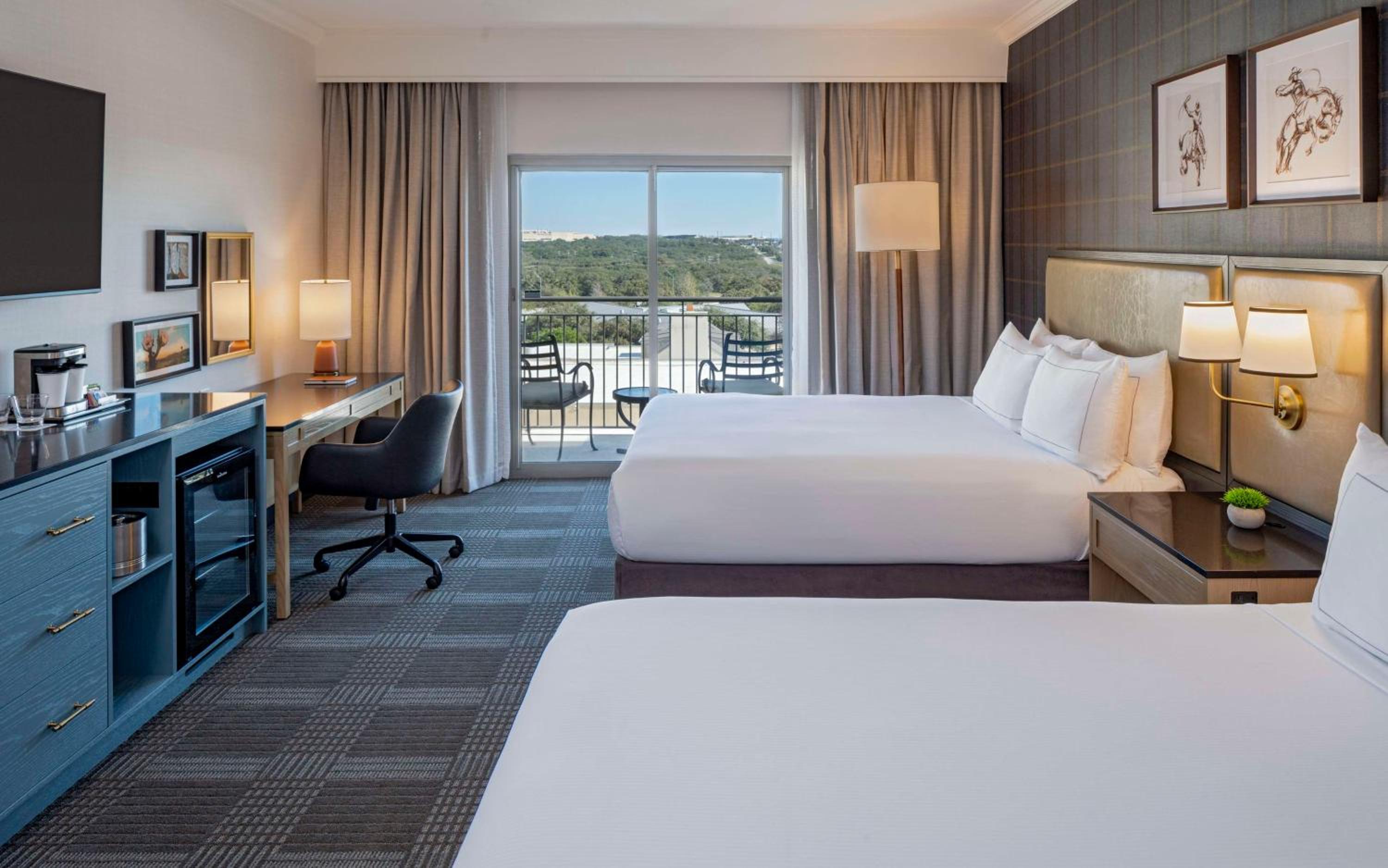 Queen Room with Two Queen Beds and Balcony - Photo 4