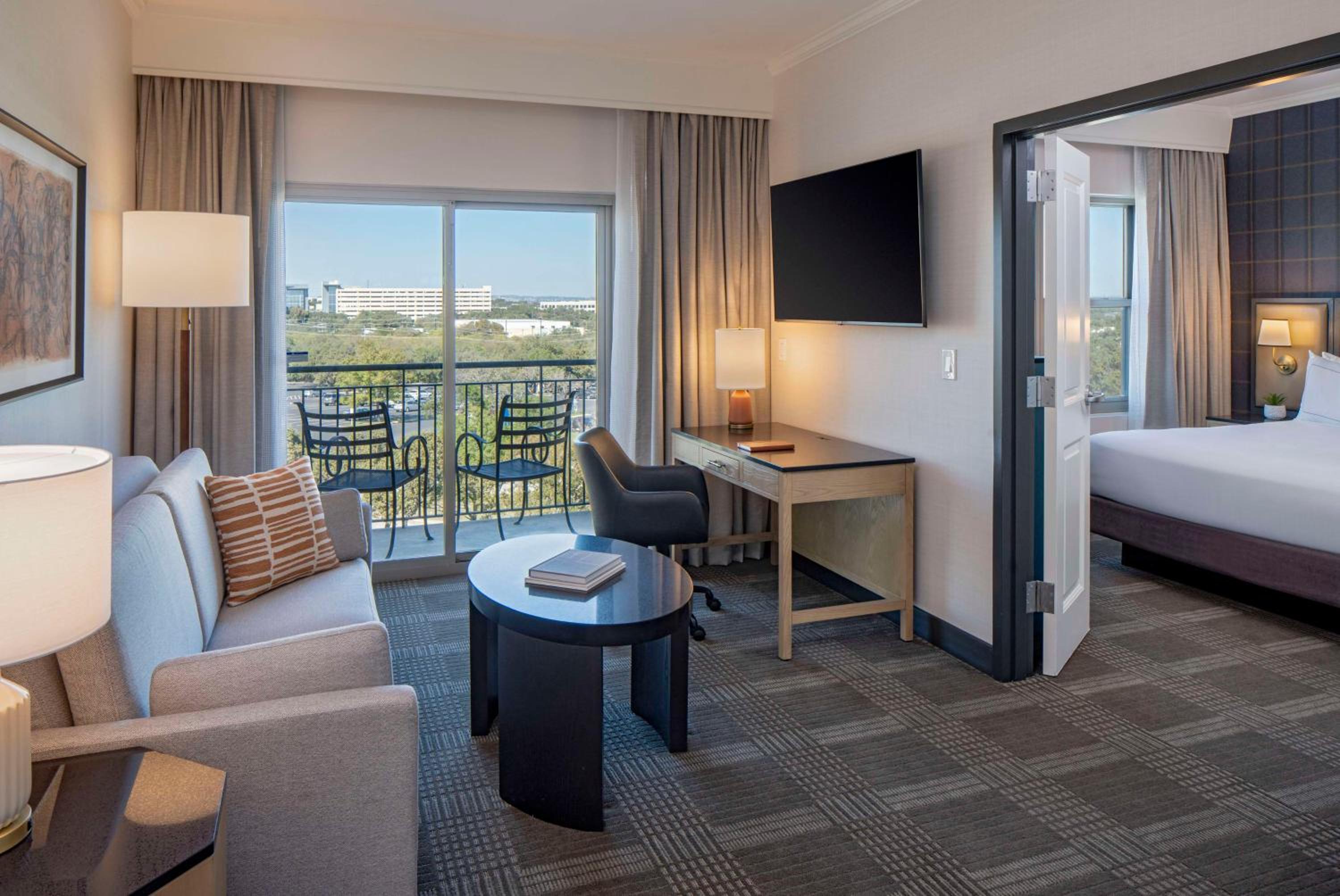 One-Bedroom King Suite with Balcony - Photo 2