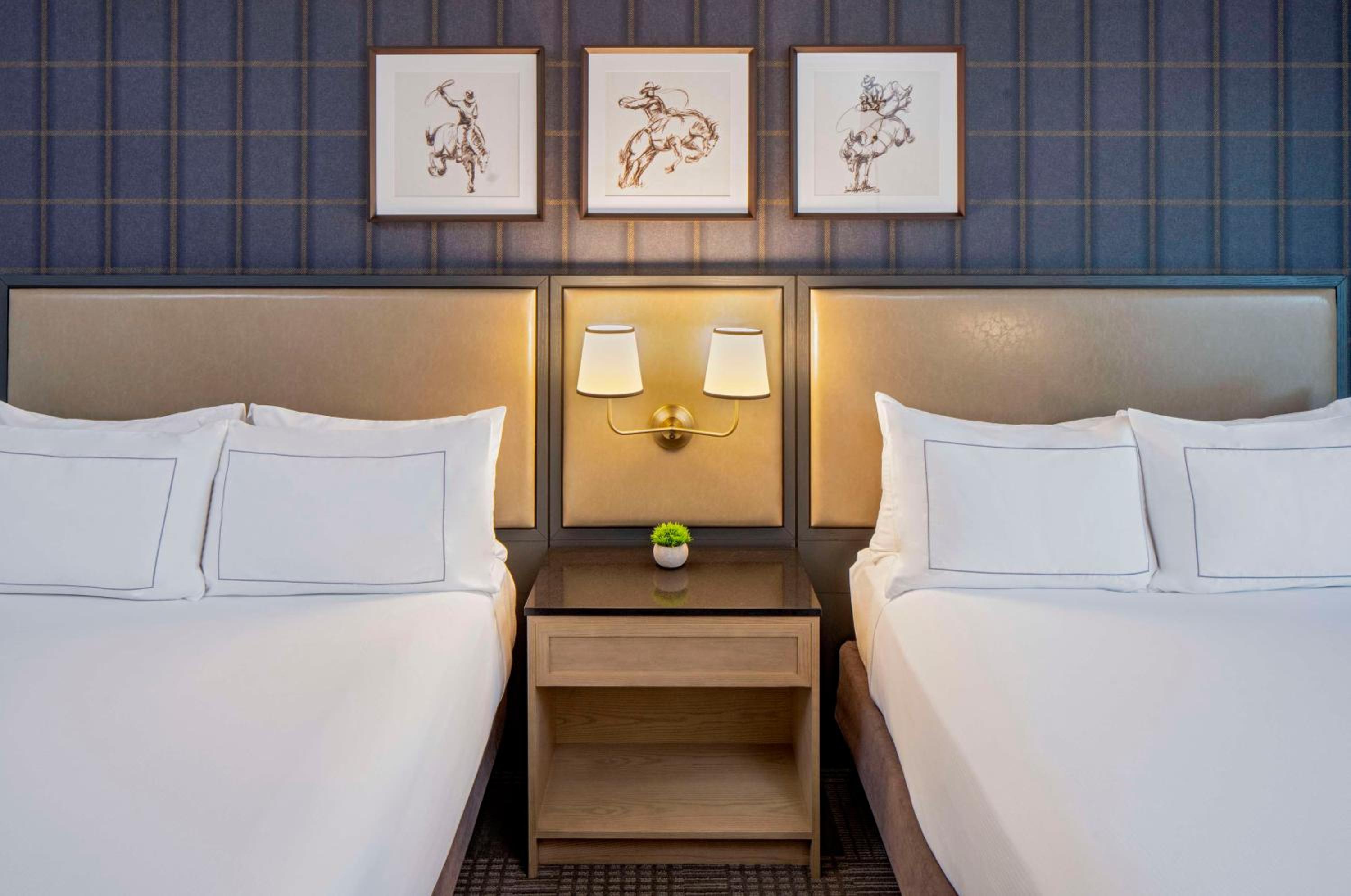 Queen Room with Two Queen Beds - Photo 10