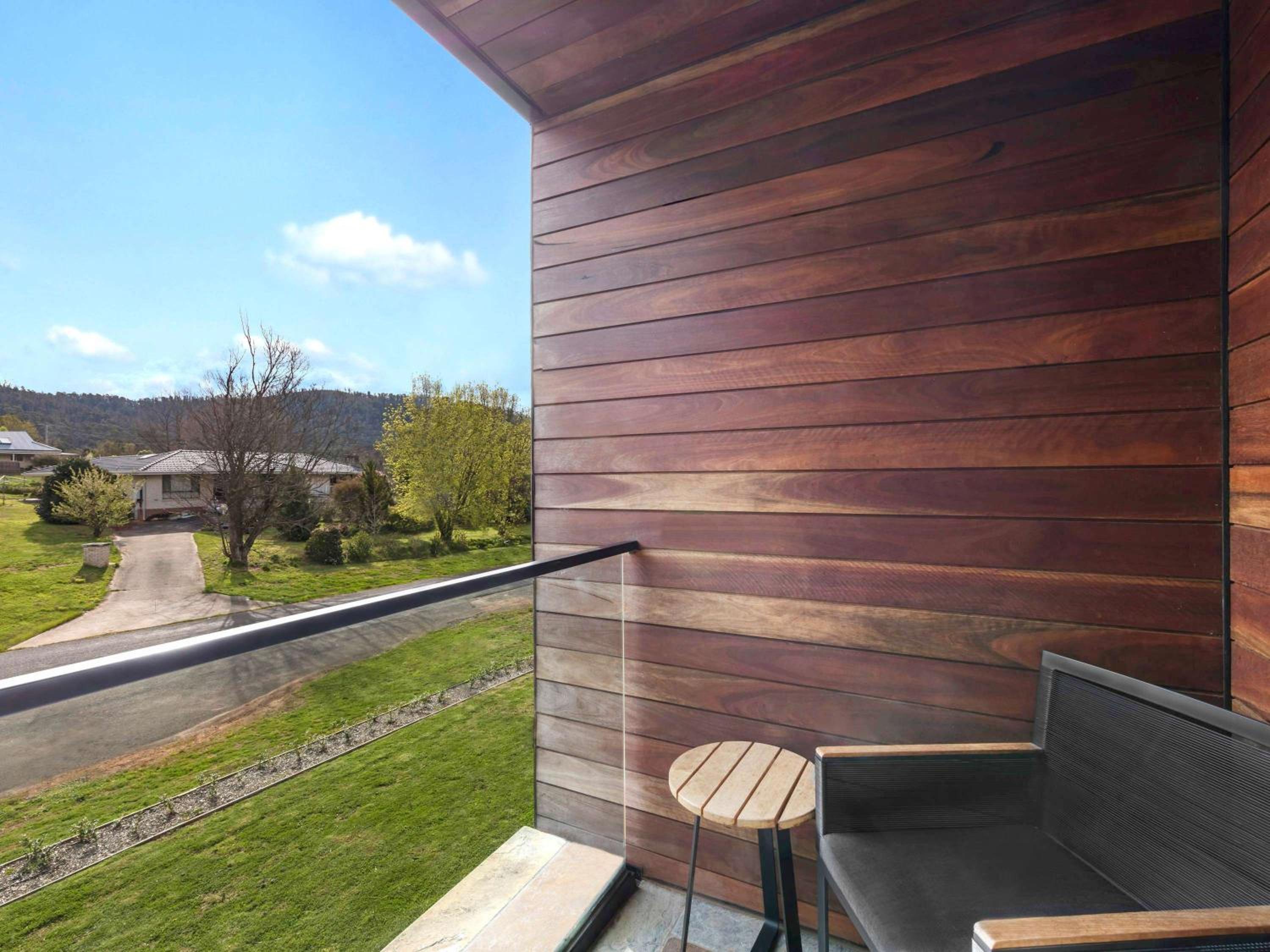 One-Bedroom King Suite with Balcony photo 2