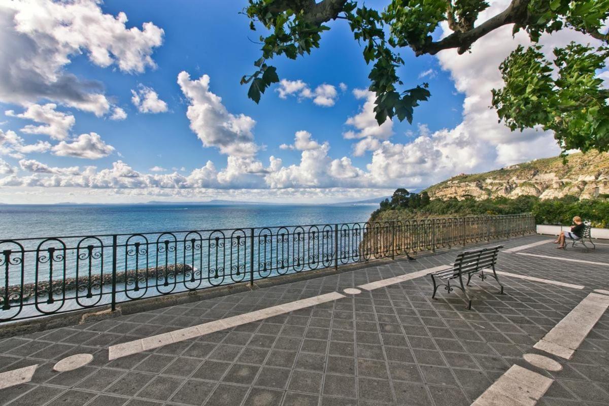 Double or Twin Room with Sea View - Photo 11