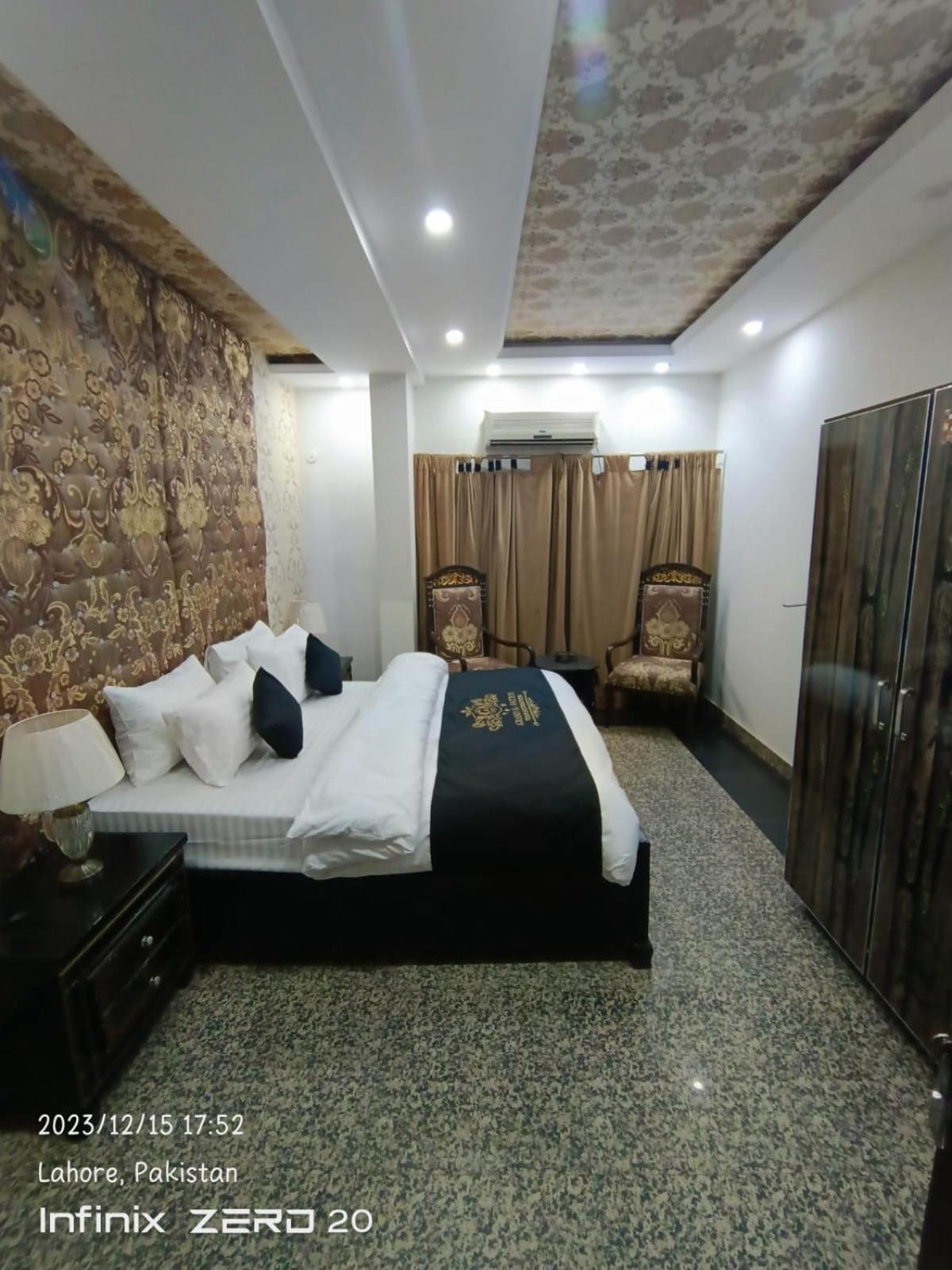 Deluxe Family Room
