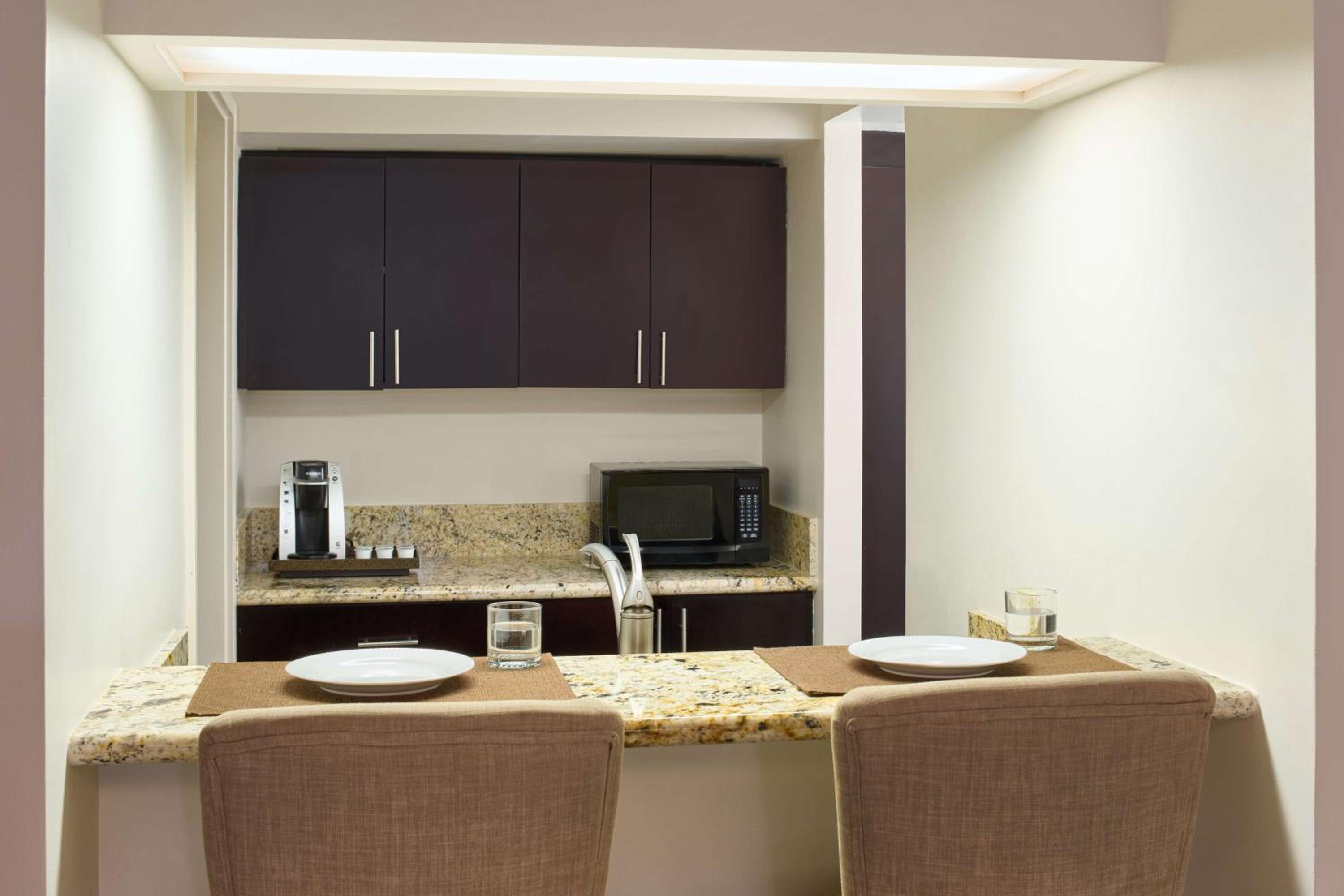 Suite - Photo 10