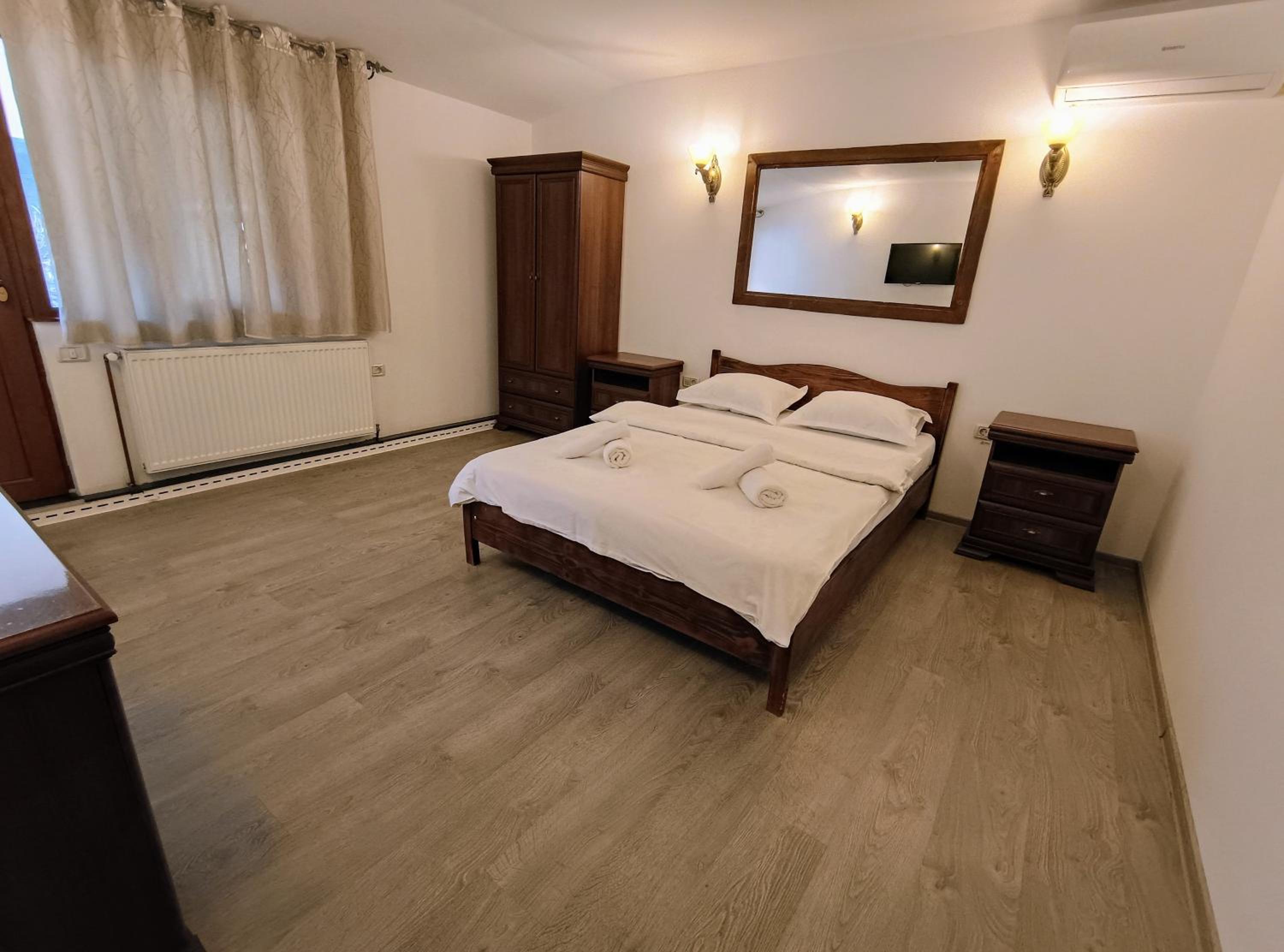 Double Room with Private Bathroom - Photo 4