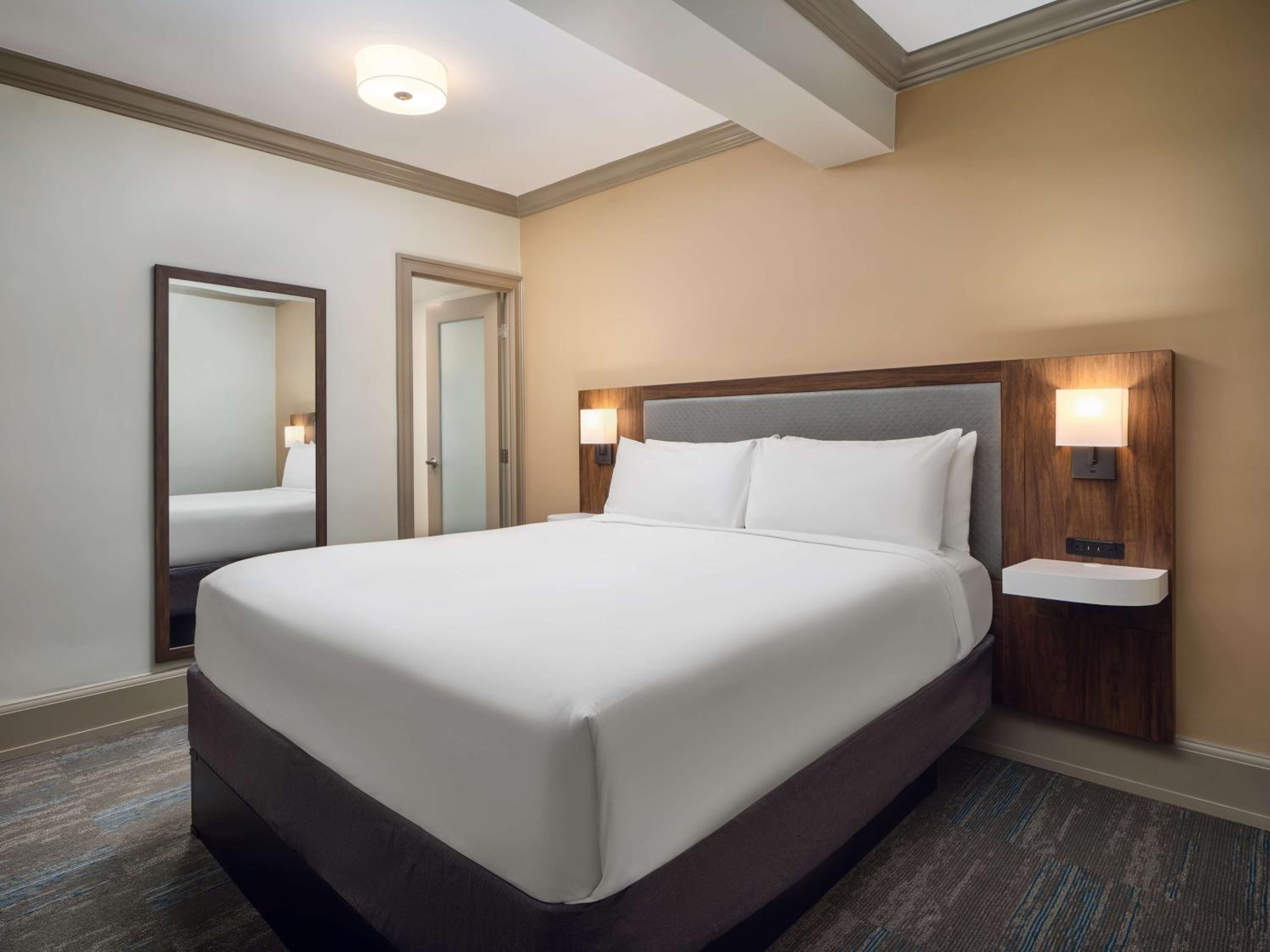 King Suite - Photo 2