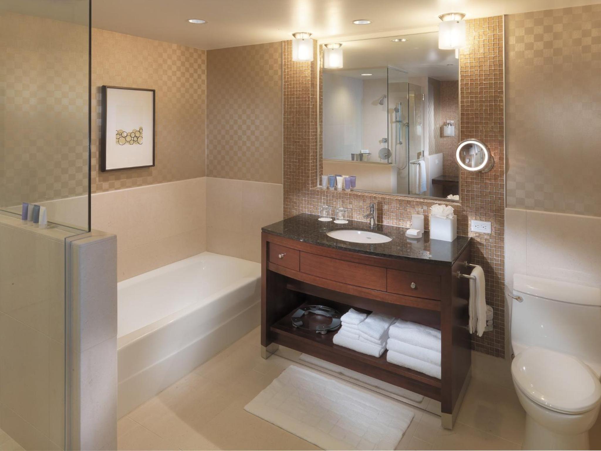Junior King Suite - Photo 2