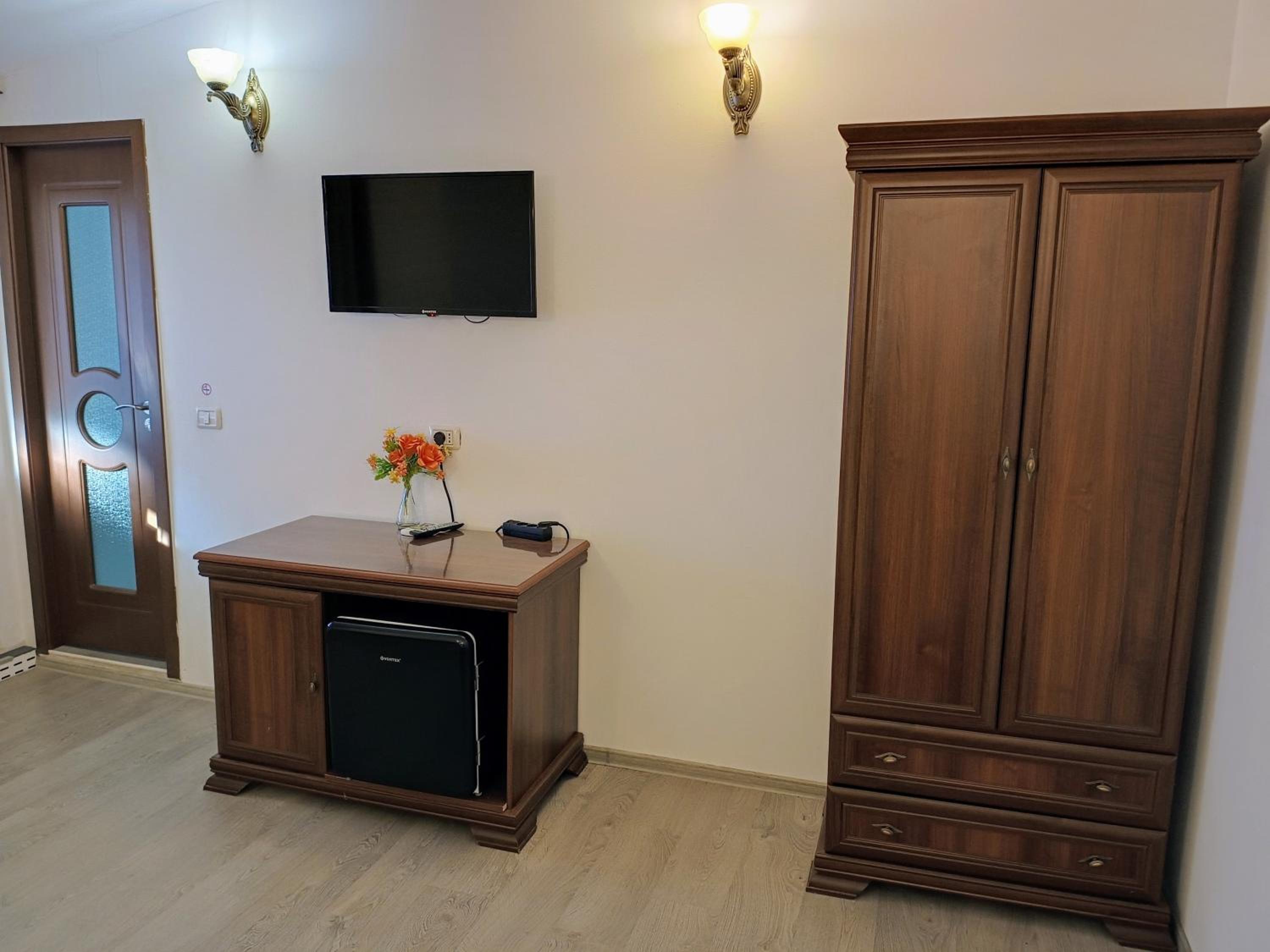 Double Room with Private Bathroom - Photo 5