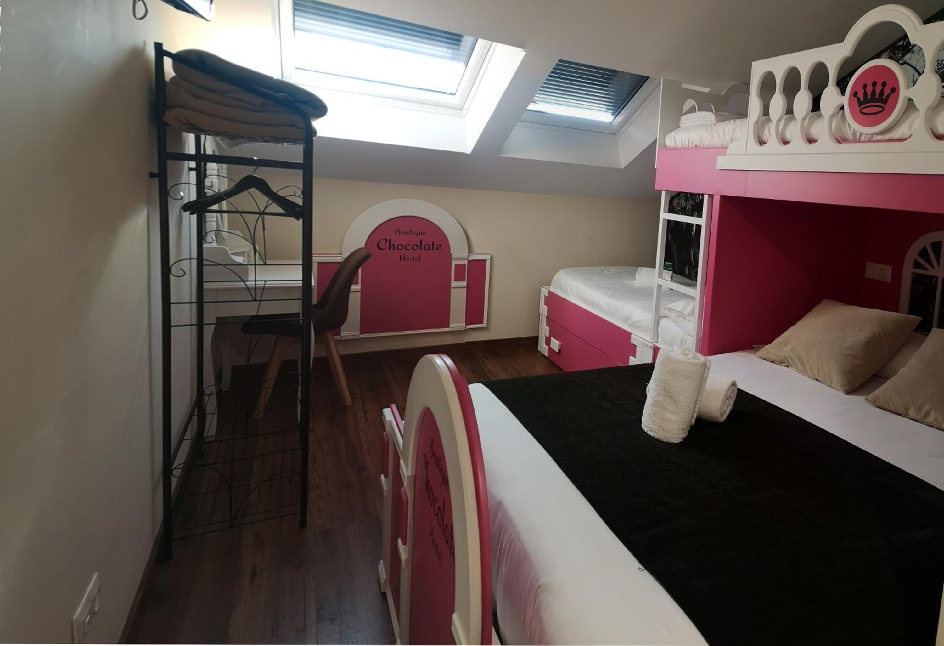 Family Room - Photo 2
