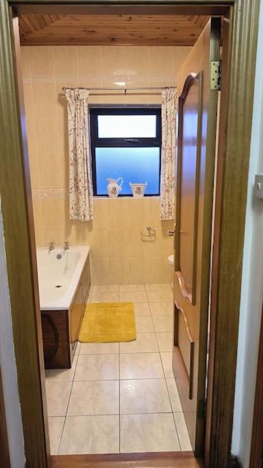 Three-Bedroom House photo 2