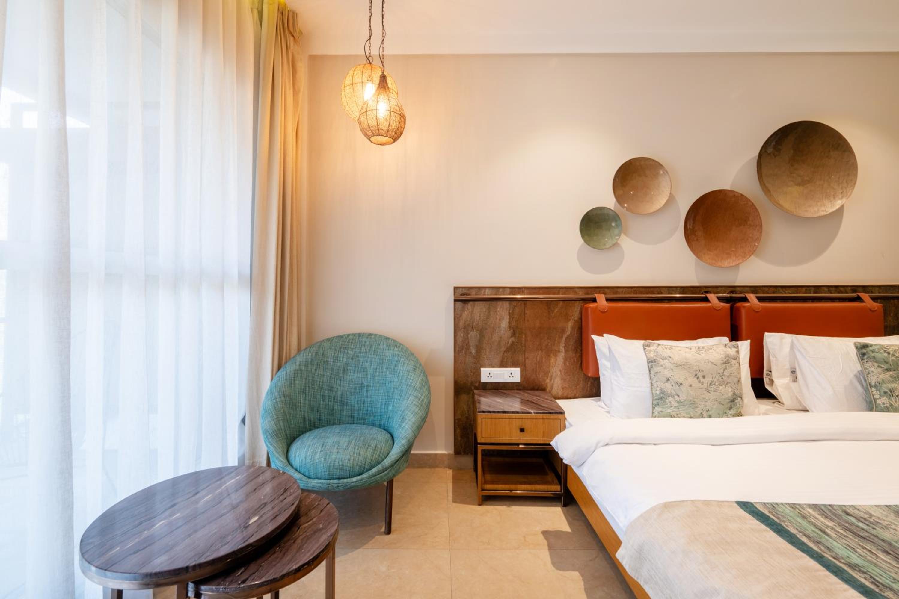 King Room with Balcony and Ganges View | Complimentary 1 session of 60 mins Yoga | Enjoy Aarti Ceremony photo 1