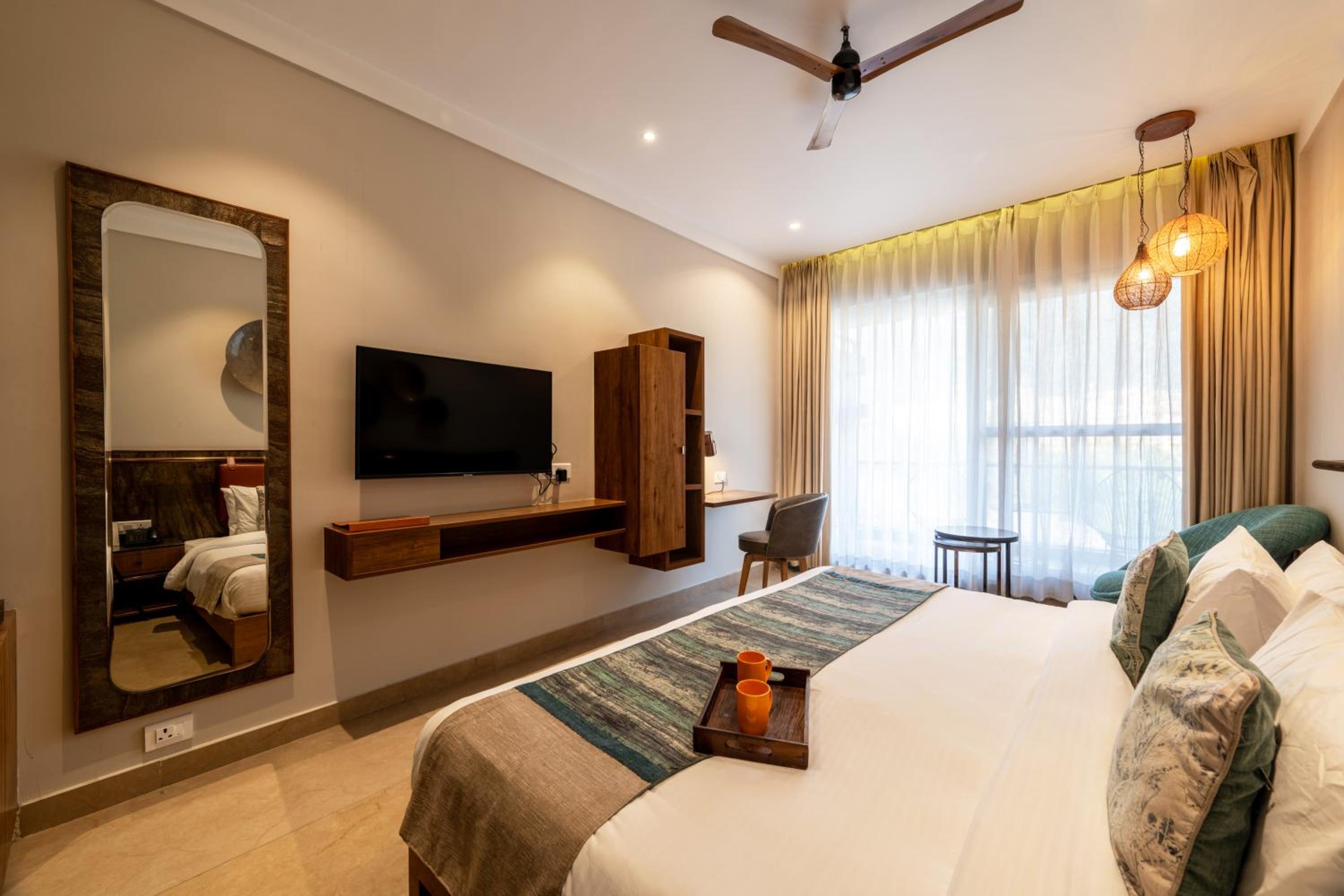 King Room with Balcony and Ganges View | Complimentary 1 session of 60 mins Yoga | Enjoy Aarti Ceremony photo 3