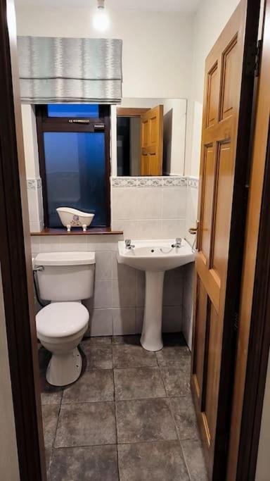 Three-Bedroom House photo 3