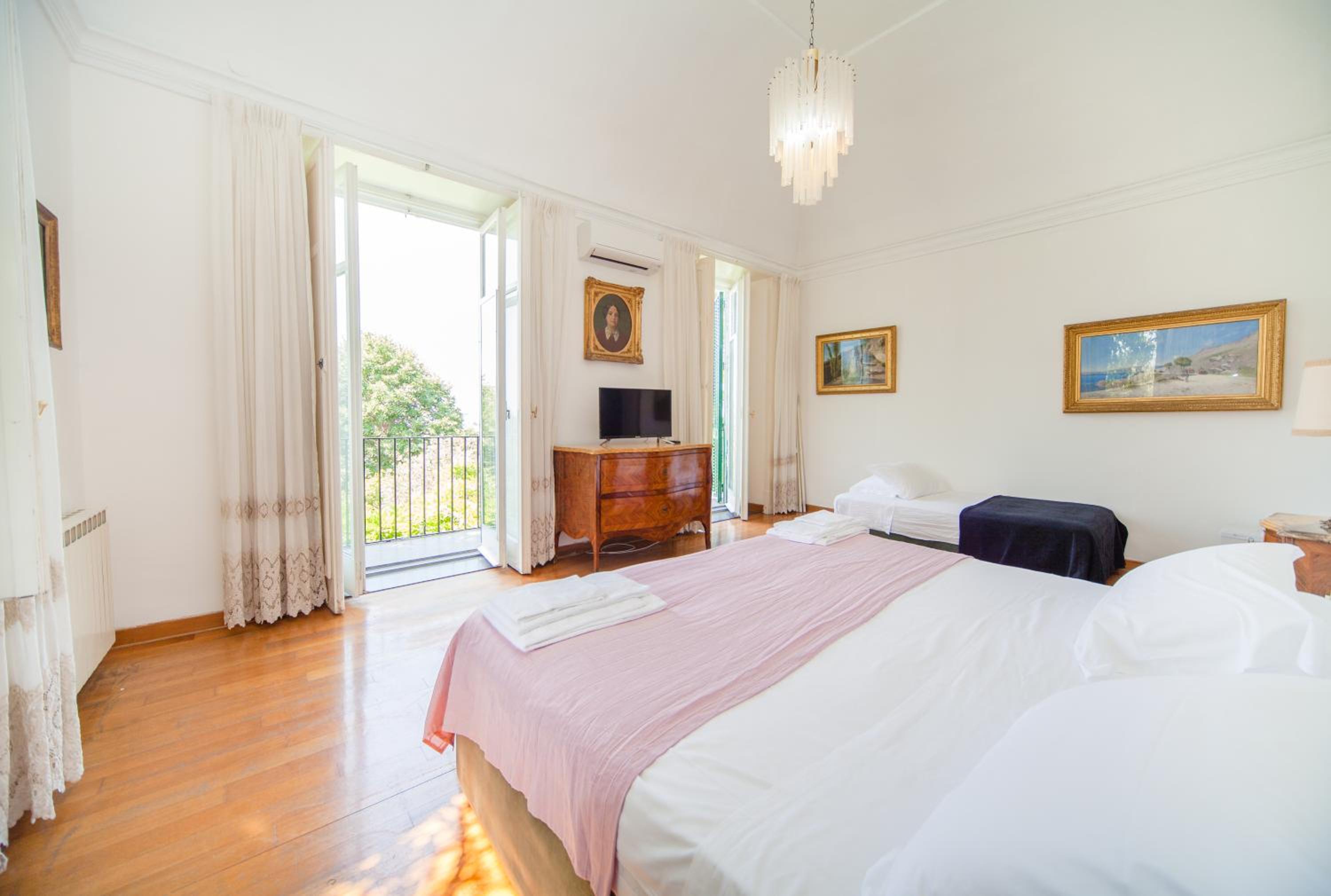 Deluxe Triple Room with Sea View photo 2