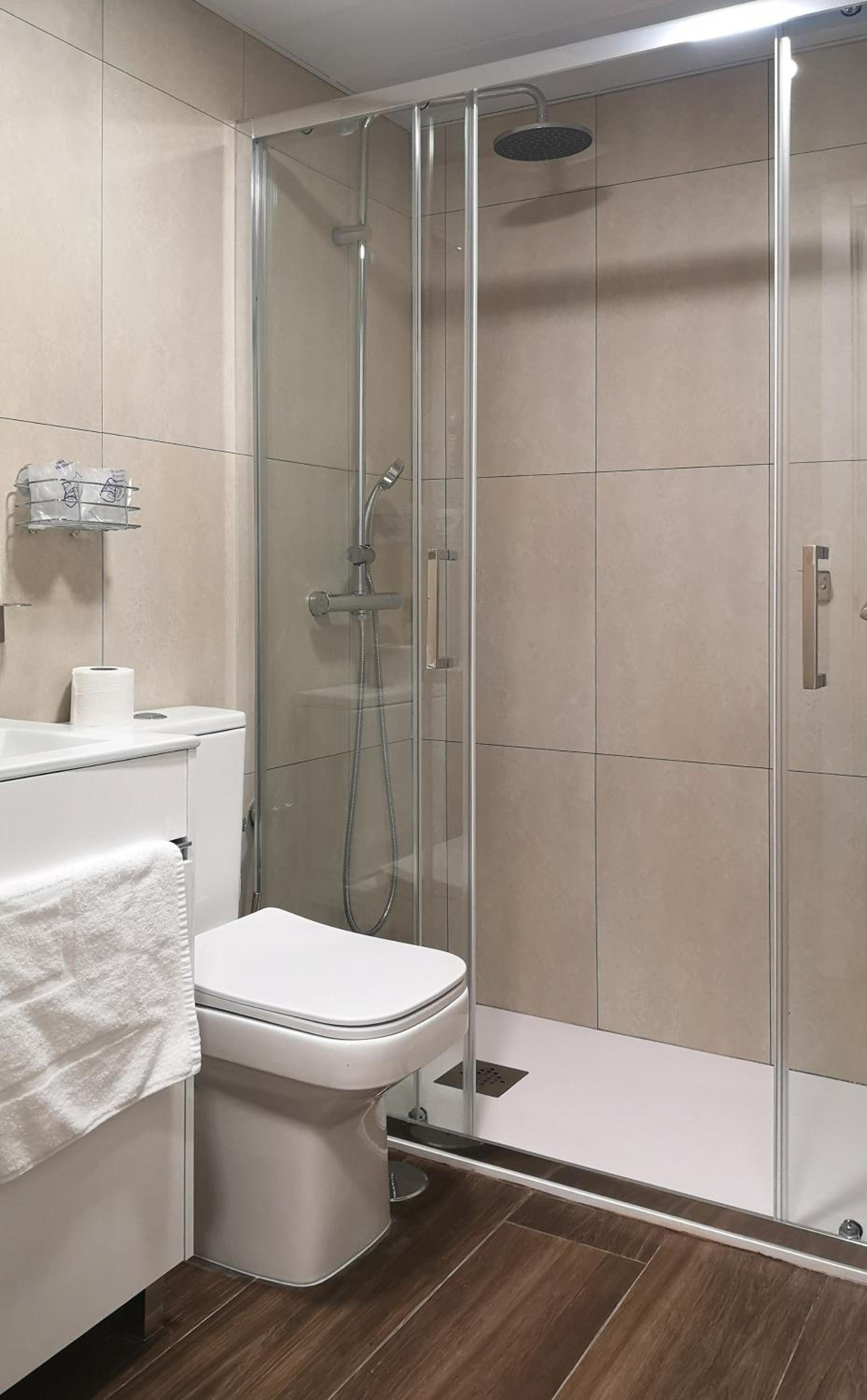 Quadruple Room - Photo 2