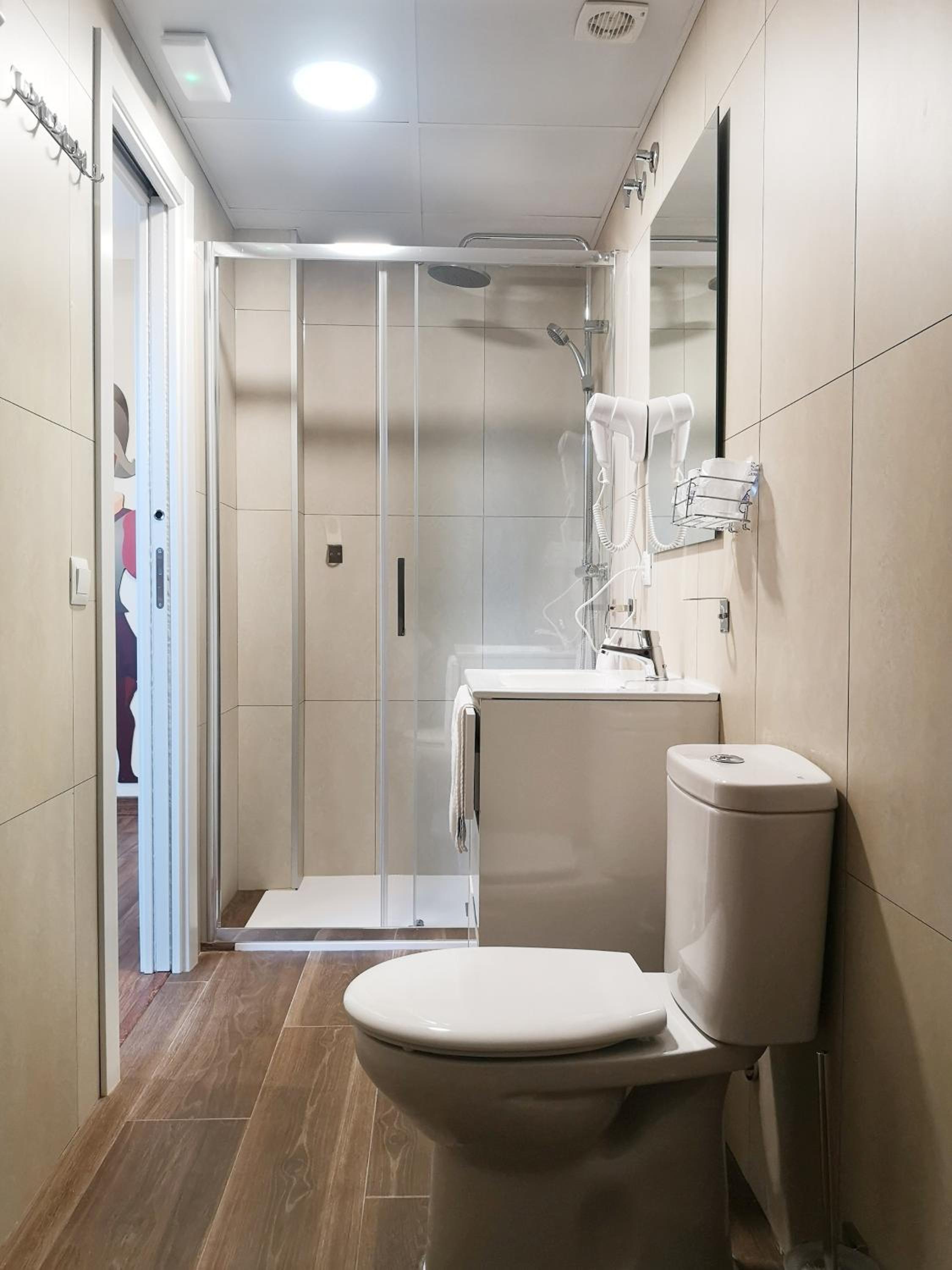 Quadruple Room - Photo 4