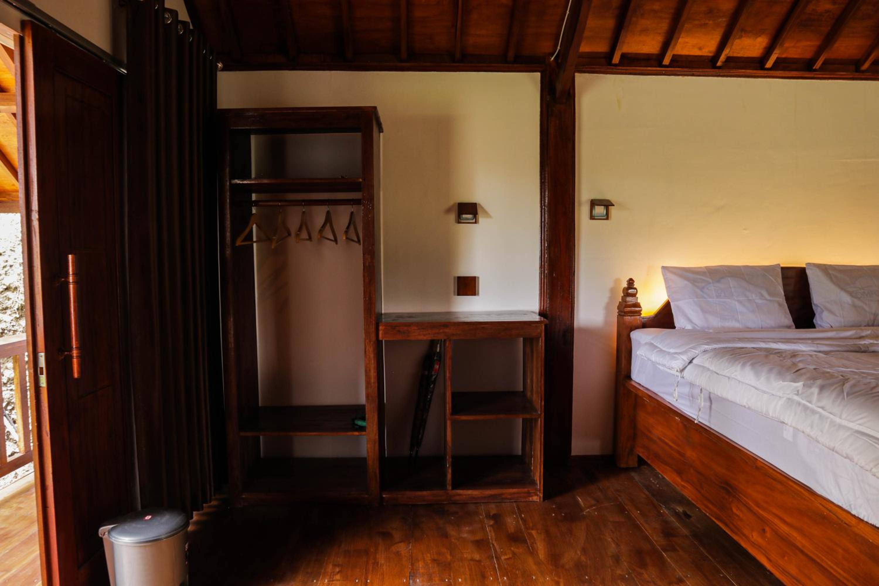 Deluxe King Room photo 2