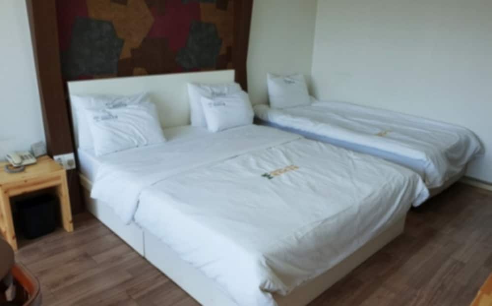 Deluxe Twin Room - Photo 2