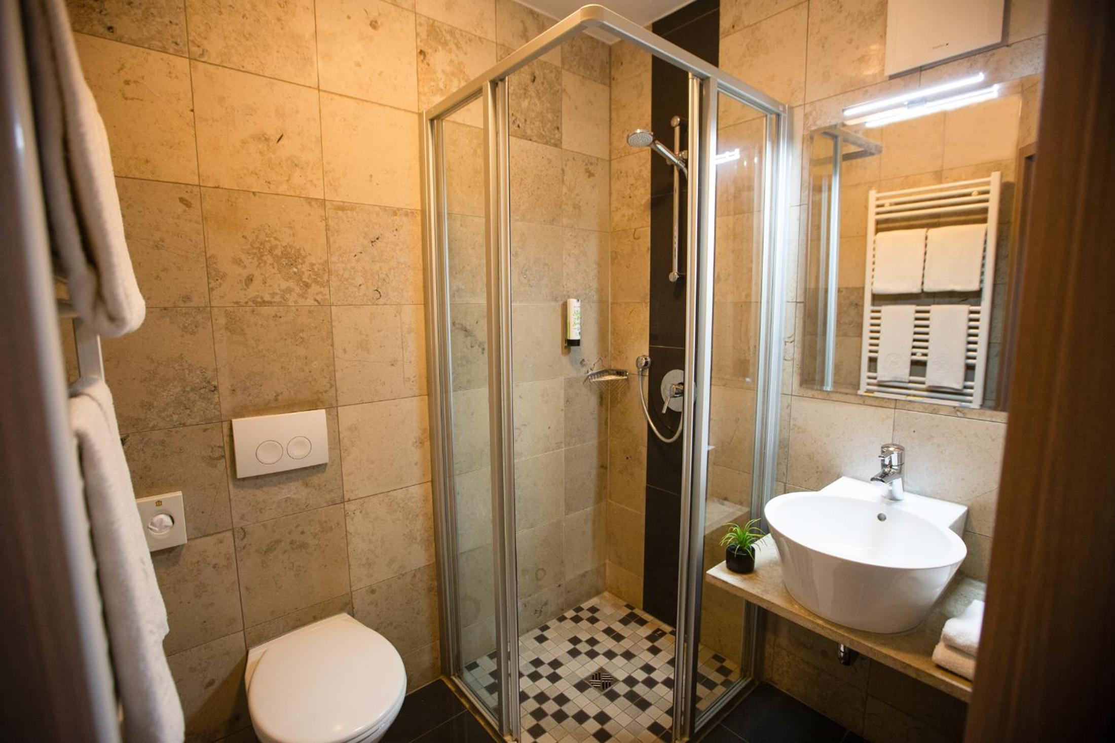 Double Room - Photo 3