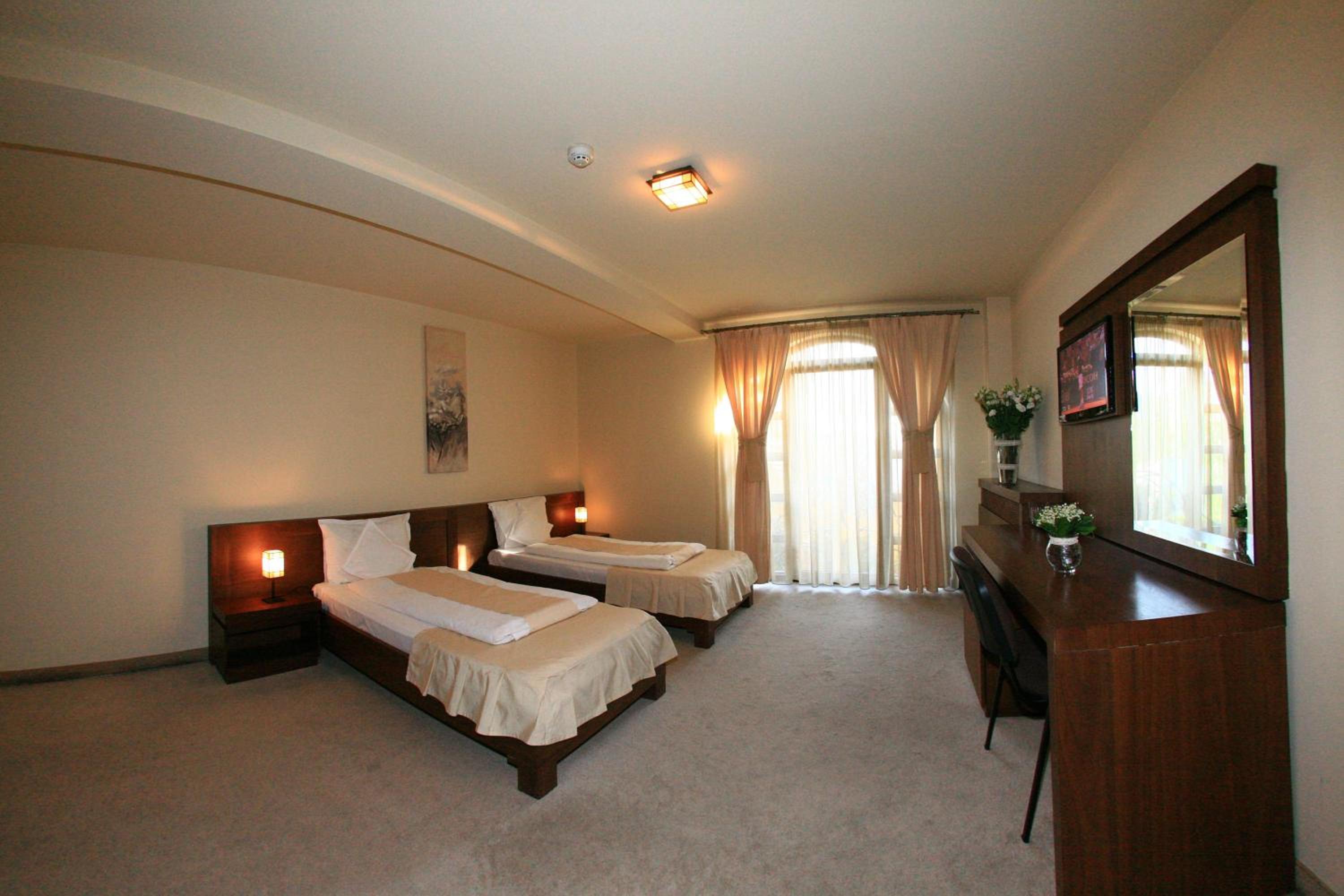 Twin Room - Photo 4