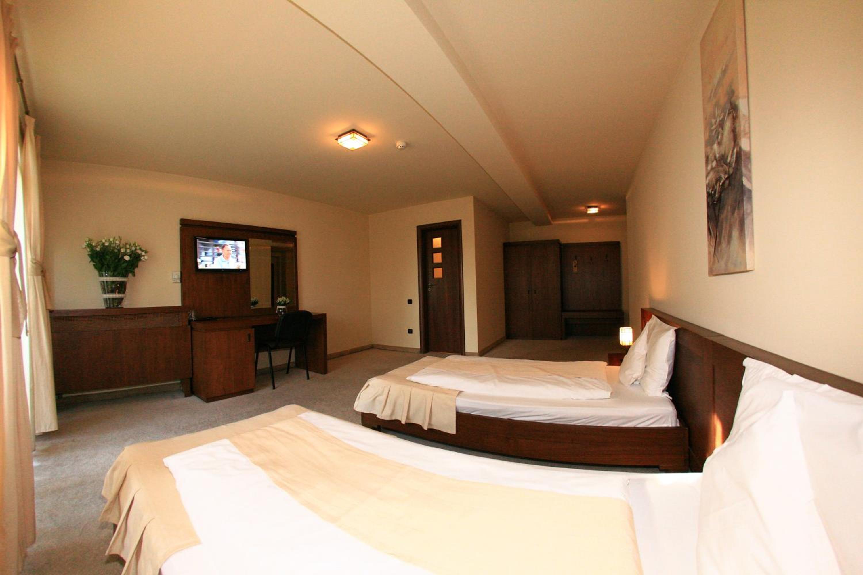 Twin Room - Photo 2