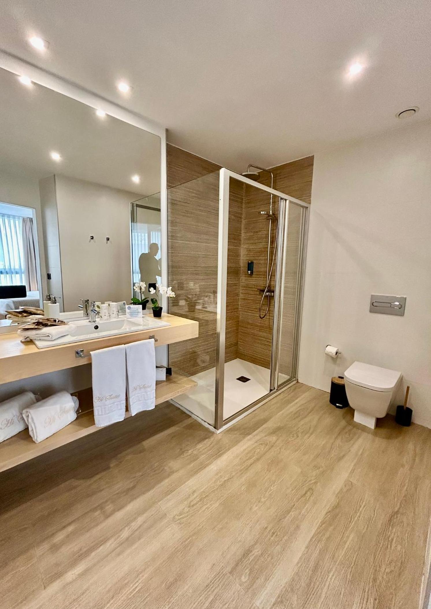 Superior Suite - Photo 6
