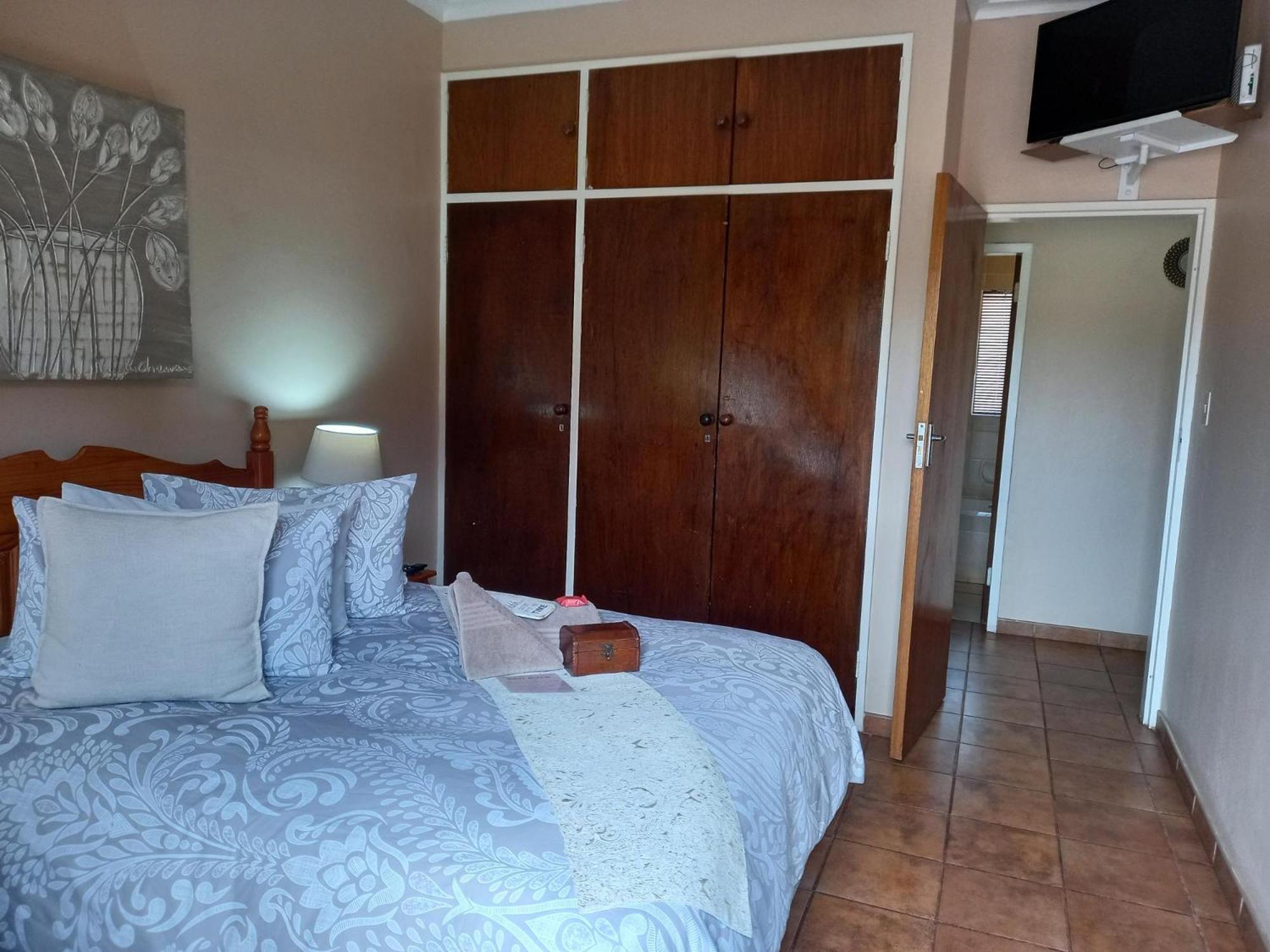 Double Room with Private Bathroom - Photo 1