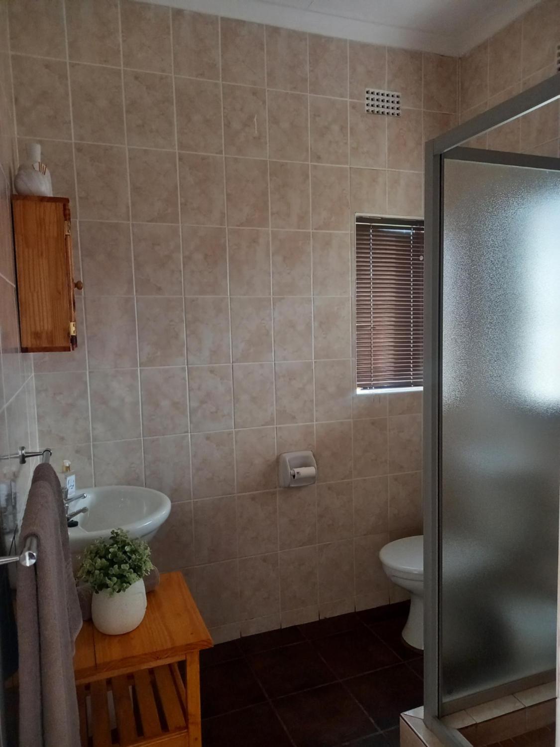 Deluxe Double Room with Shower - Photo 9
