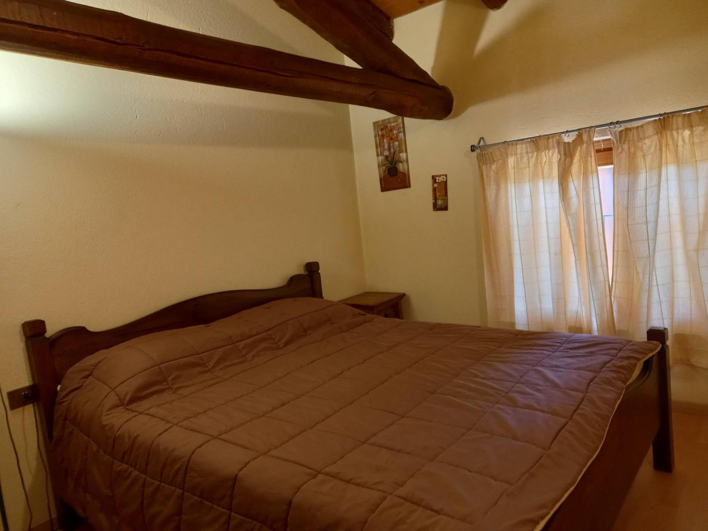 One-Bedroom Apartment with Balcony and Mountain View   photo 1