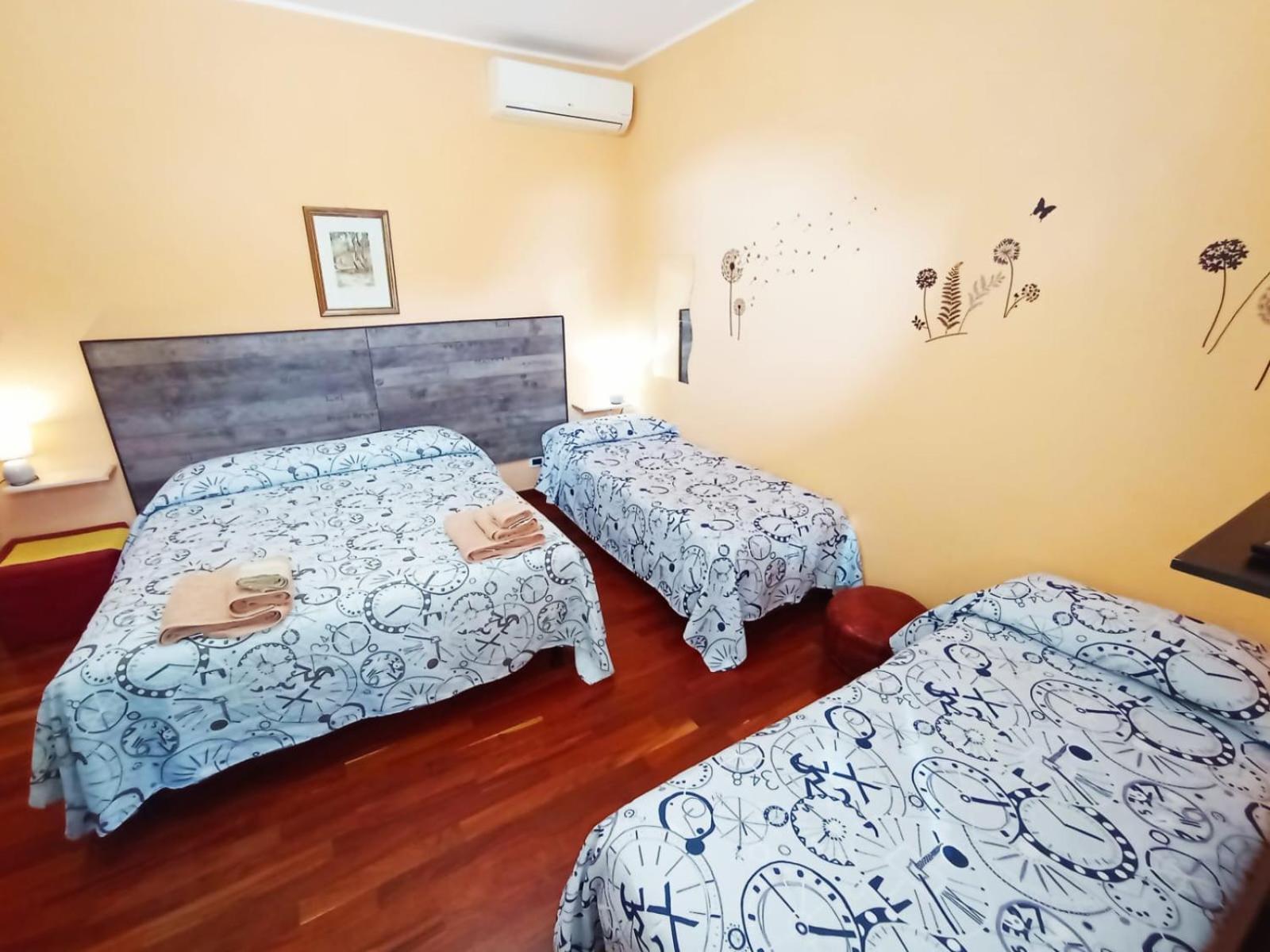 Quadruple Room - Photo 9