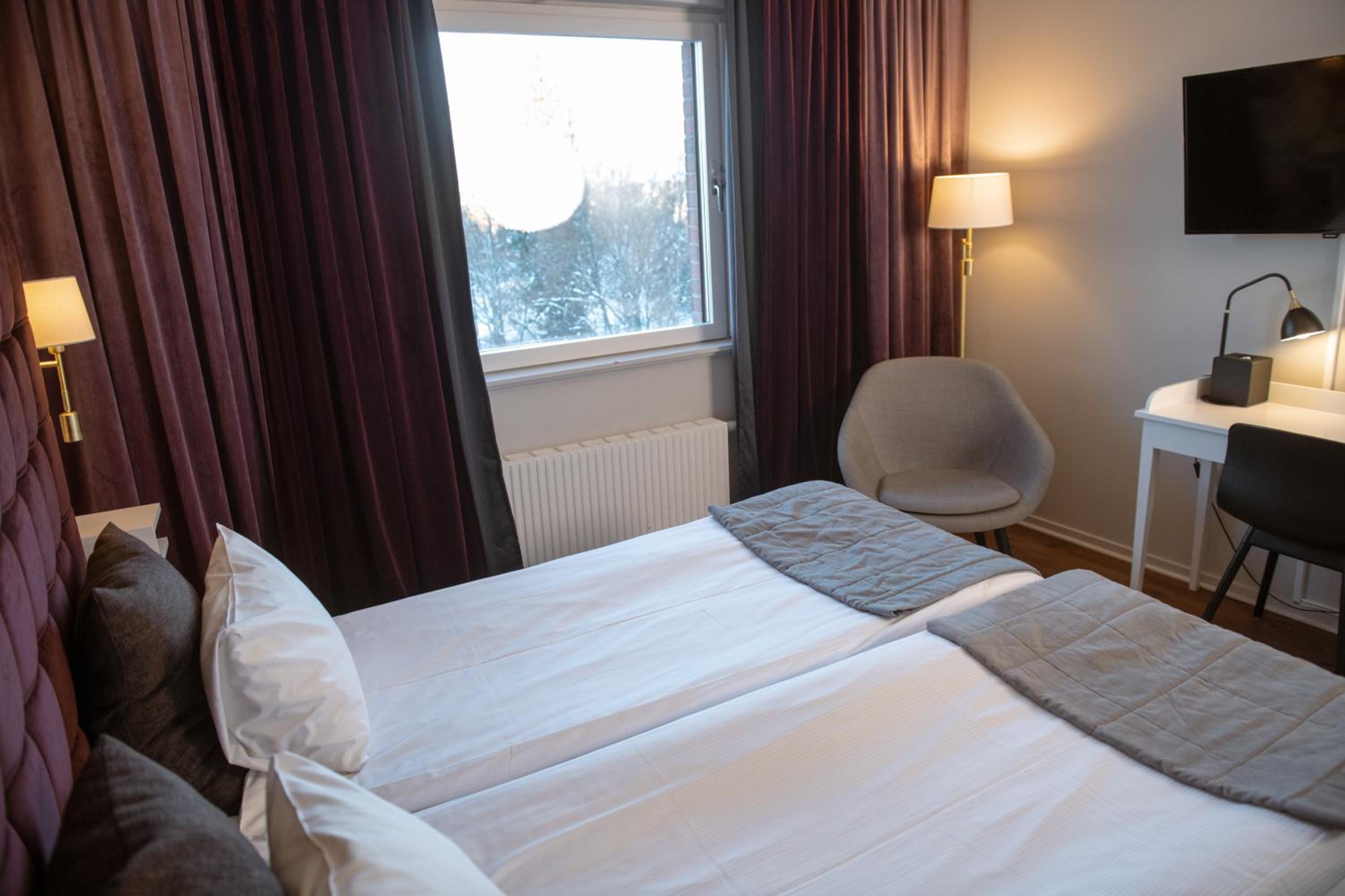 Standard Twin Room - Photo 2
