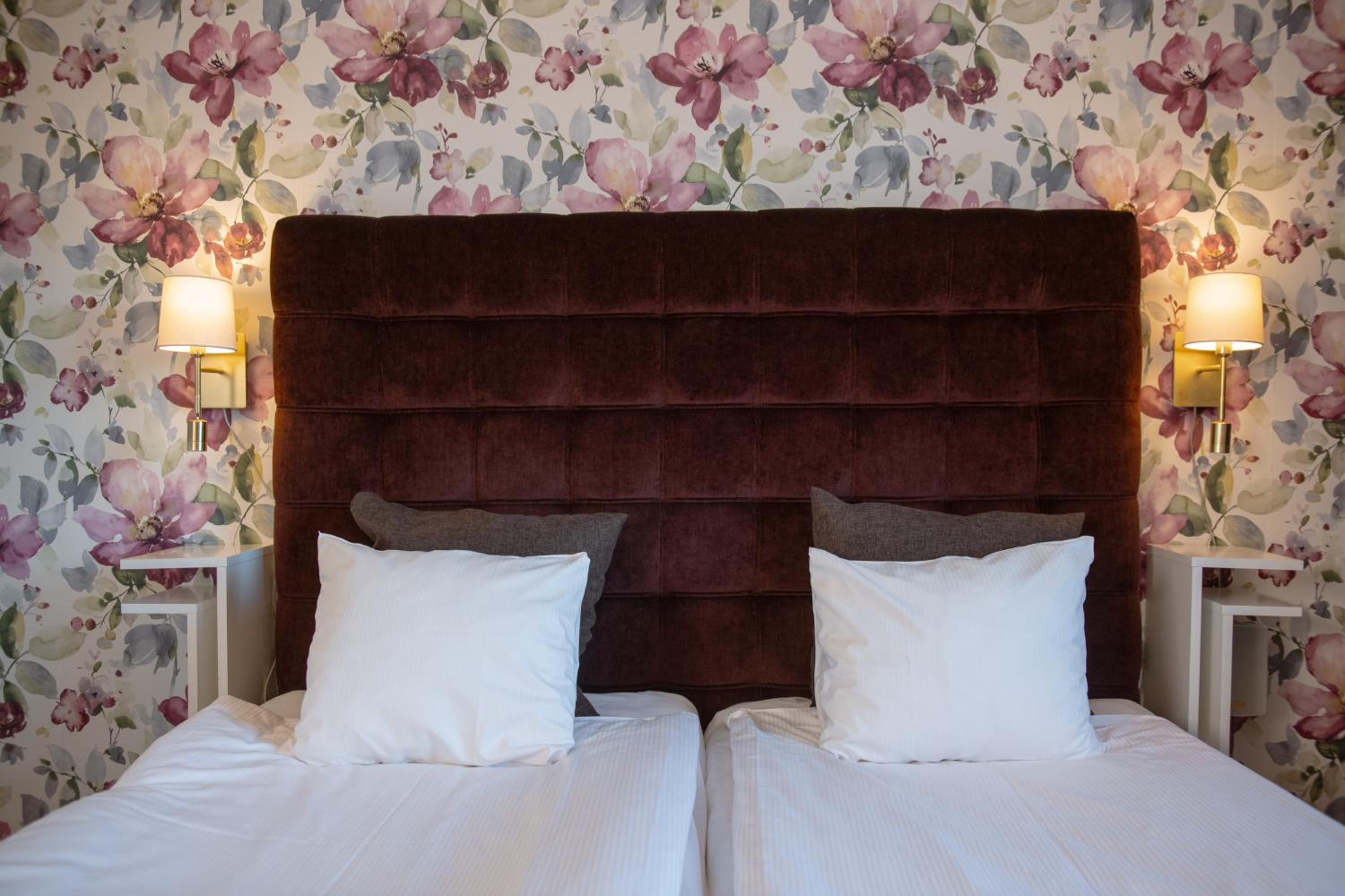 Standard Twin Room - Photo 3
