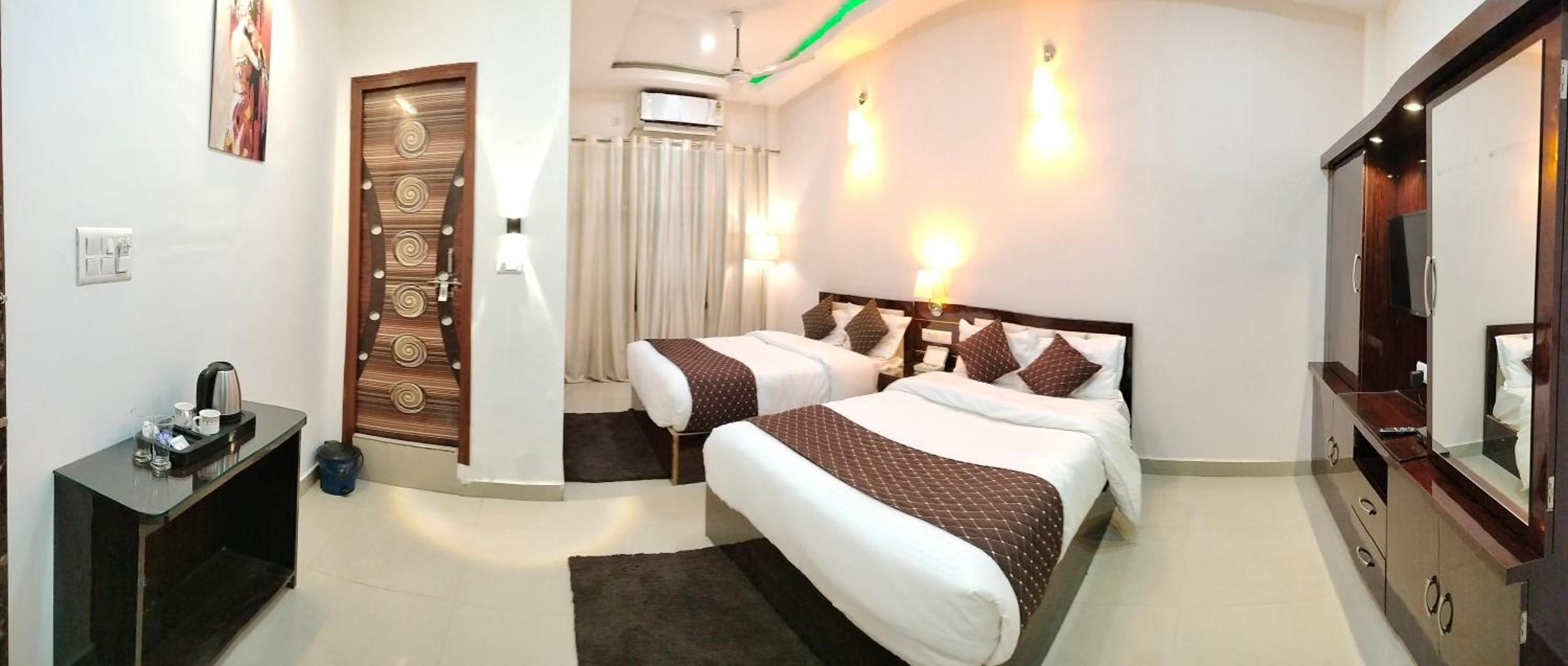 Deluxe Double or Twin Room - Photo 16