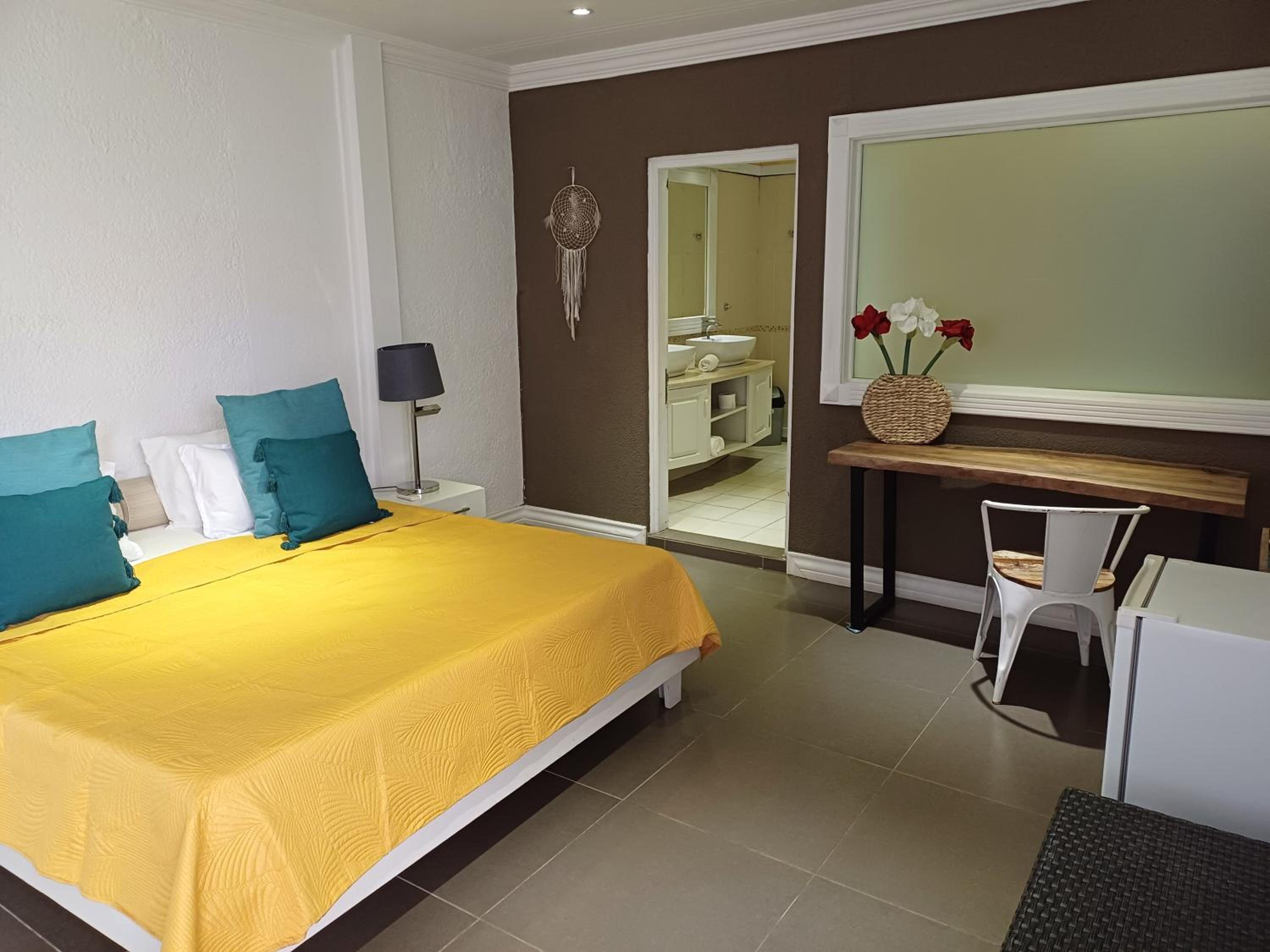 Deluxe Double Room with Bath photo 3