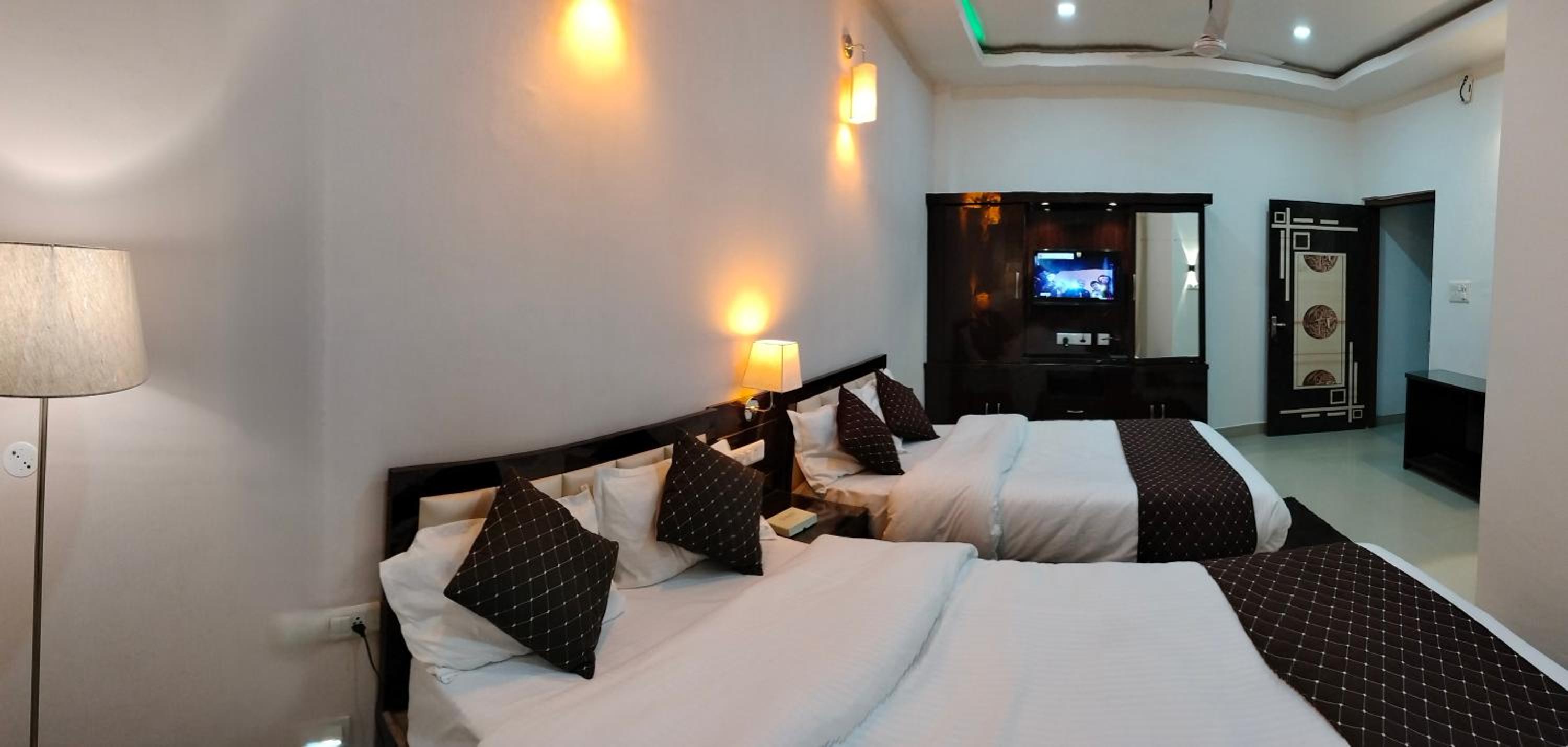 Deluxe Double or Twin Room - Photo 15