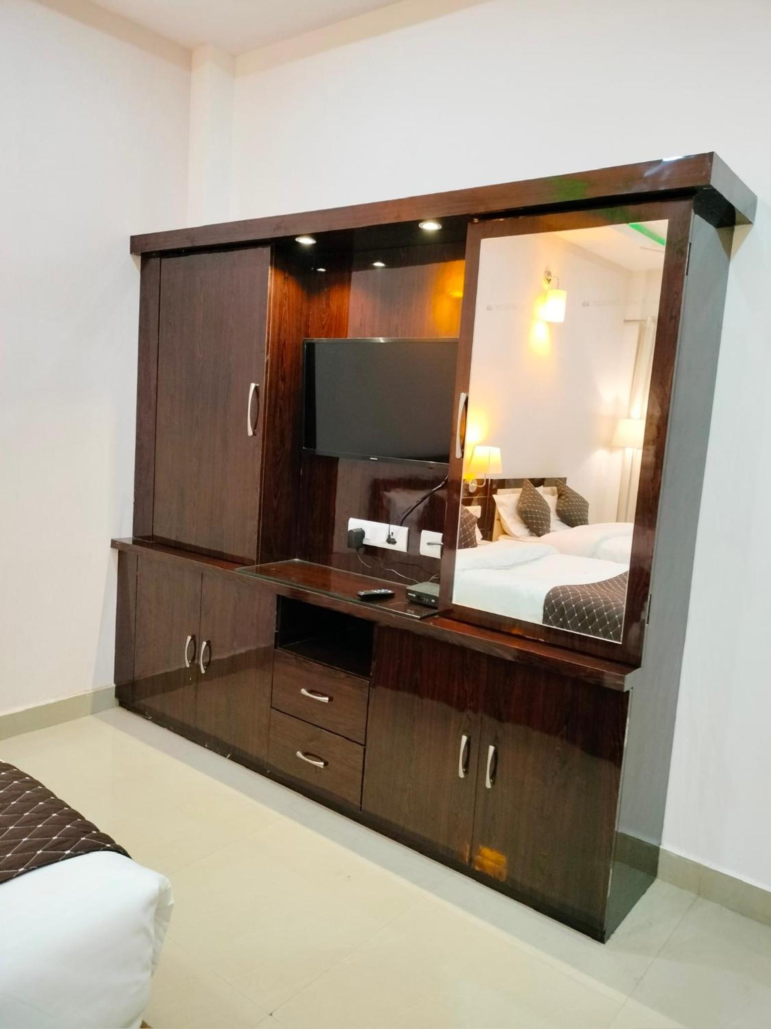 Deluxe Double or Twin Room - Photo 2