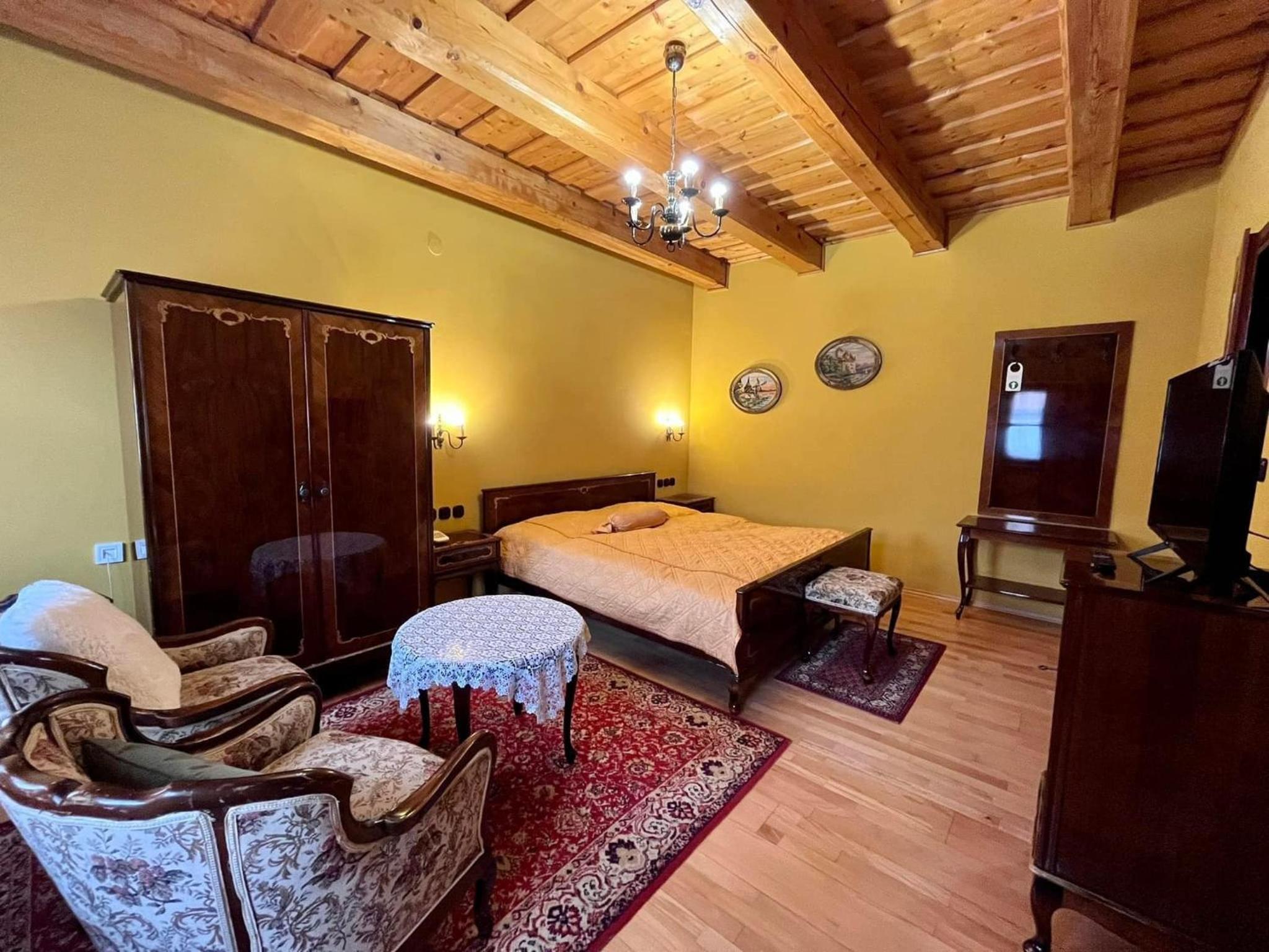 Double Room with Private Bathroom photo 1