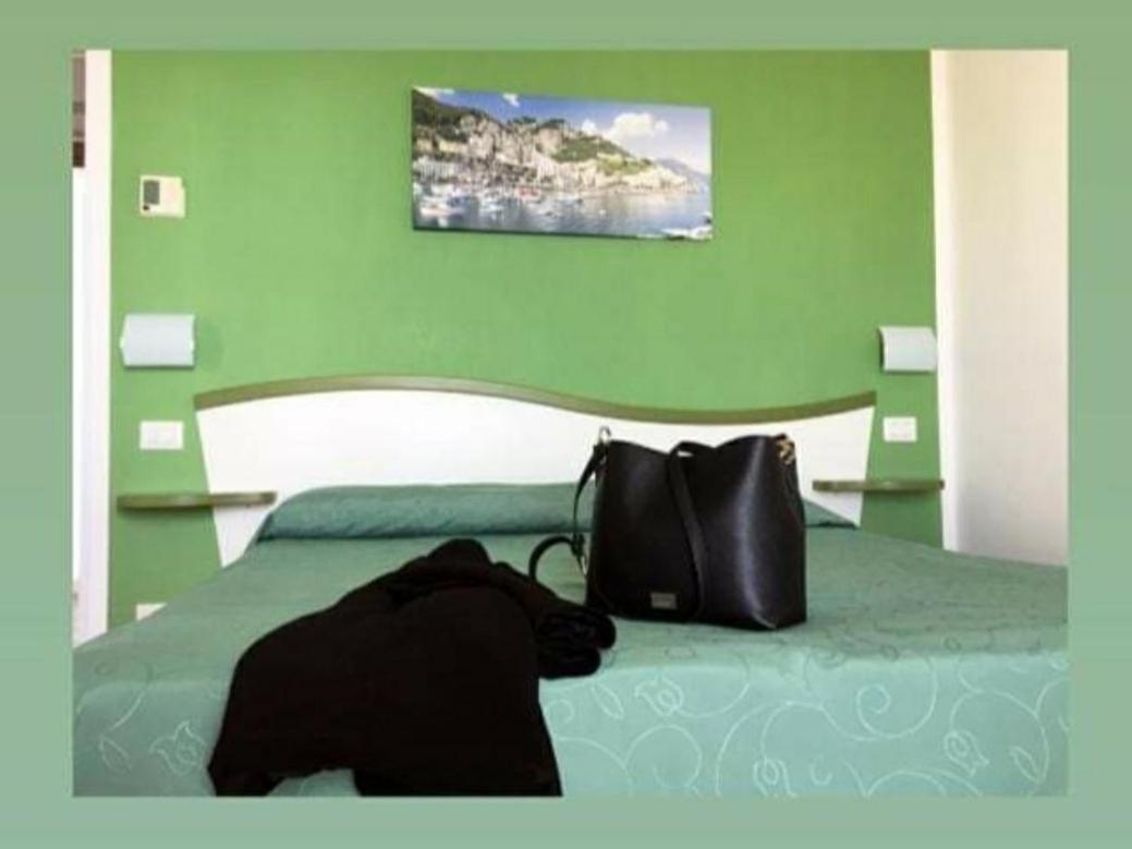 Double or Twin Room with Sea View photo 2