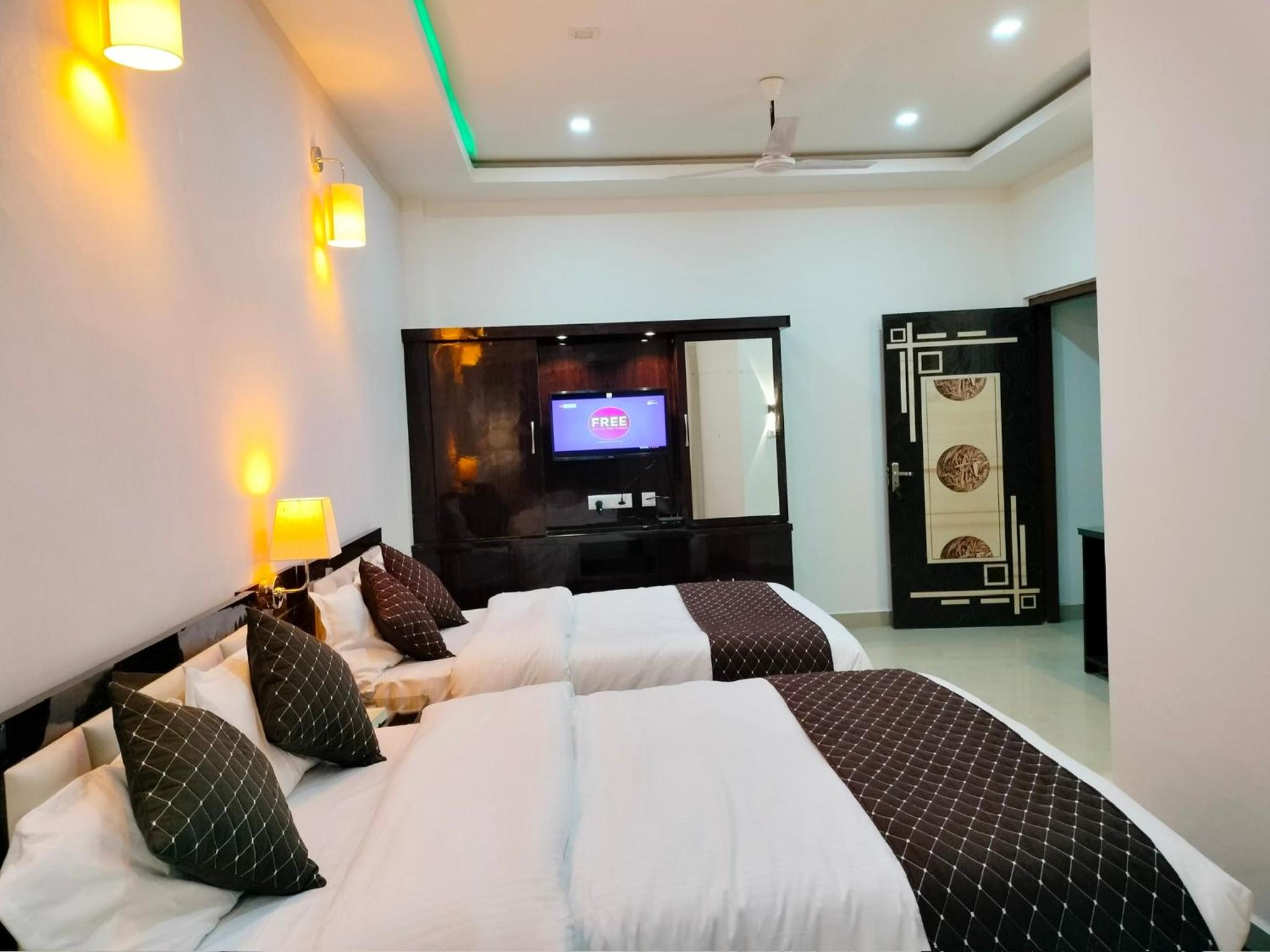 Deluxe Double or Twin Room - Photo 12